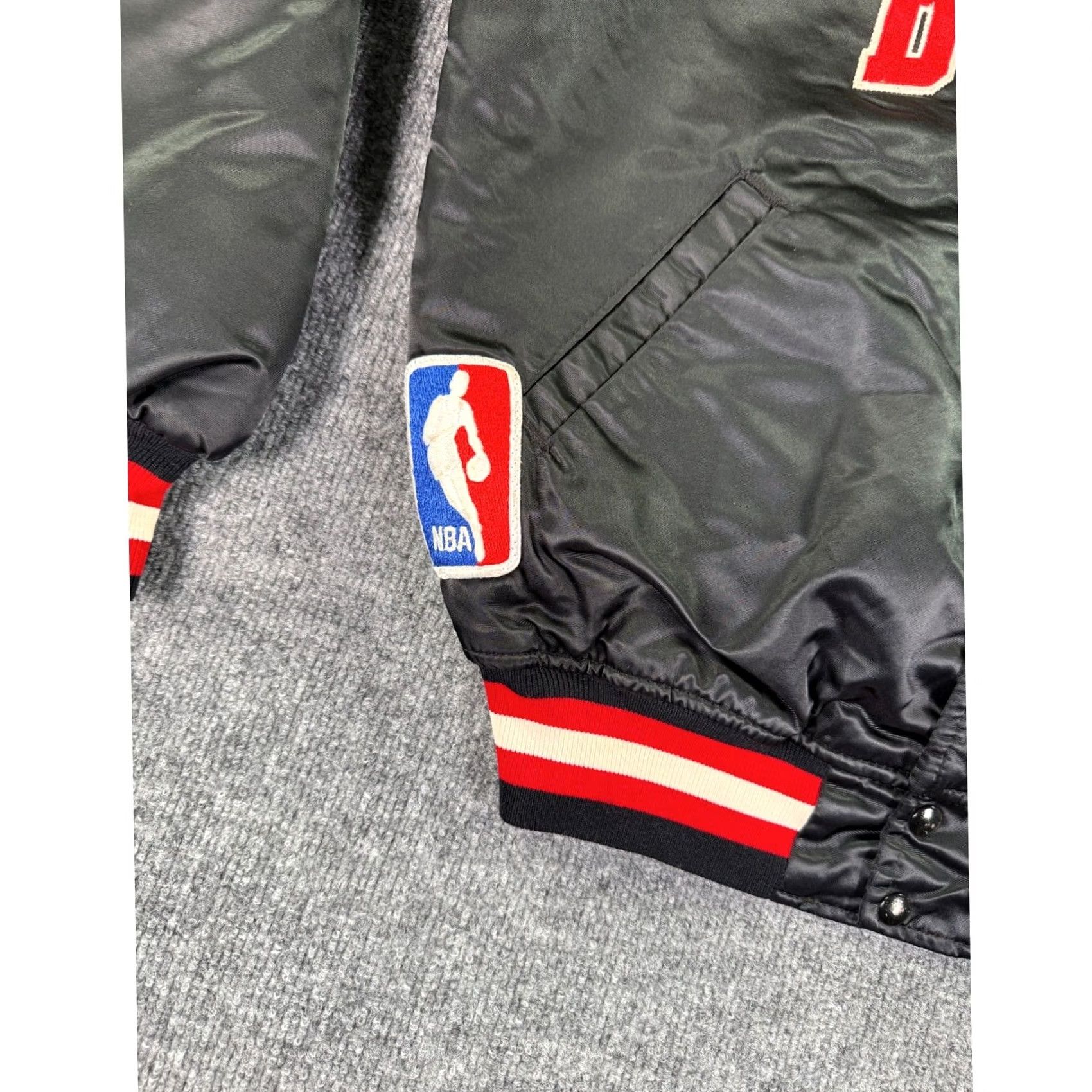 Starter VINTAGE Starter Chicago Bulls Satin Bomber Jacket Mens L Black 90s Varsity Jacket Size US L / EU 52-54 / 3 - 3 Thumbnail