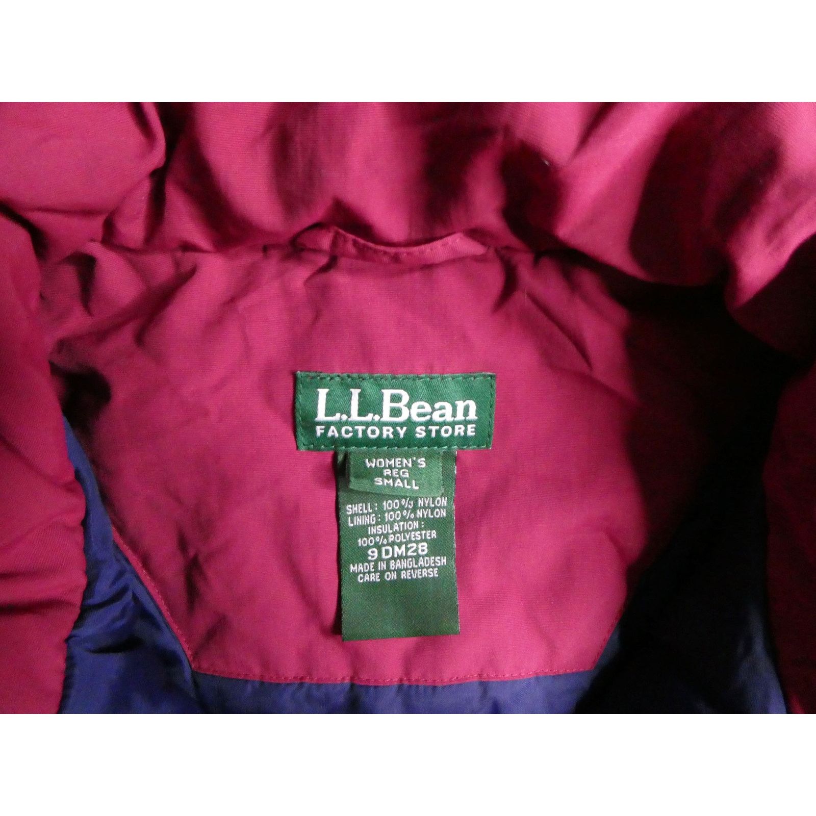 L.L. Bean LL Bean heavy winter coat, lined, size: small, color: wine Size S / US 4 / IT 40 - 4 Thumbnail