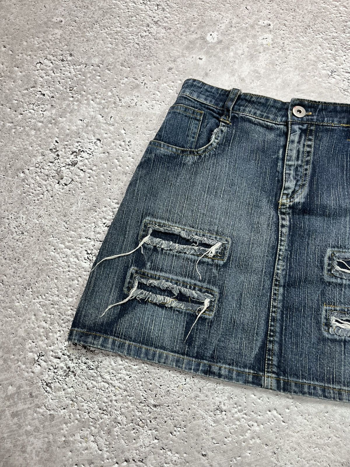 Other Y2K Distressed Denim Mini Skirt Women’s Size S Size 28" / US 6 / IT 42 - 3 Thumbnail