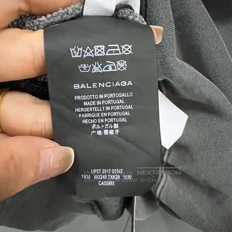 Balenciaga Balenciaga Distressed Poster Pattern Hoodie Size US S / EU 44-46 / 1 - 3 Thumbnail