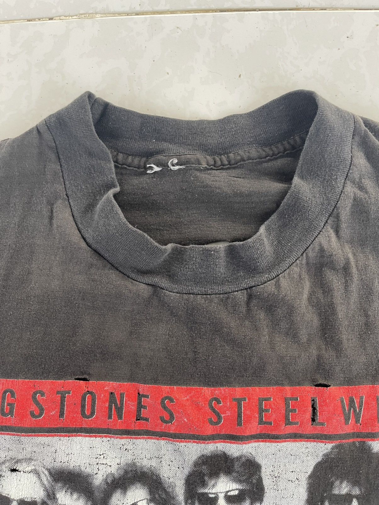 Band Tees Thrashed 1990 Vintage Rolling Stones Distressed Shirt Tee Size US M / EU 48-50 / 2 - 5 Thumbnail