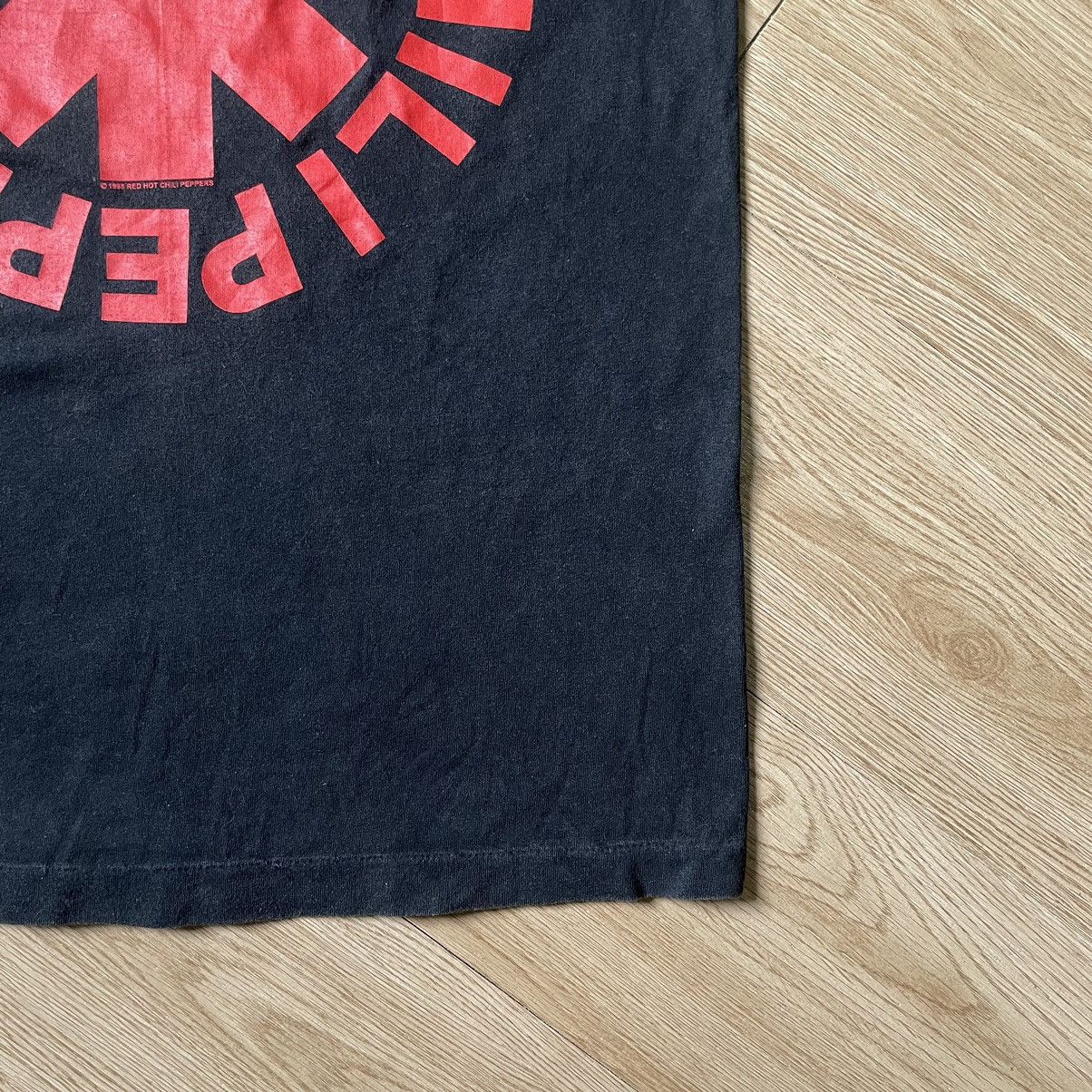 Band Tees Vintage Faded BOOTLEG RED HOT CHILI PEPPERS Red Aztec Tee s Size US S / EU 44-46 / 1 - 15 Thumbnail