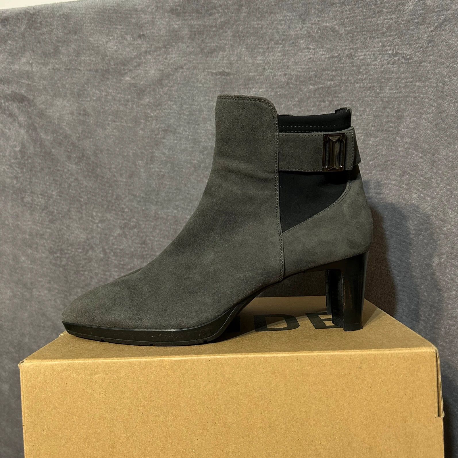 Aquatalia × Designer Aquantalia grey boots heels with zipper on side Size US 10.5 / IT 40.5 - 2 Thumbnail