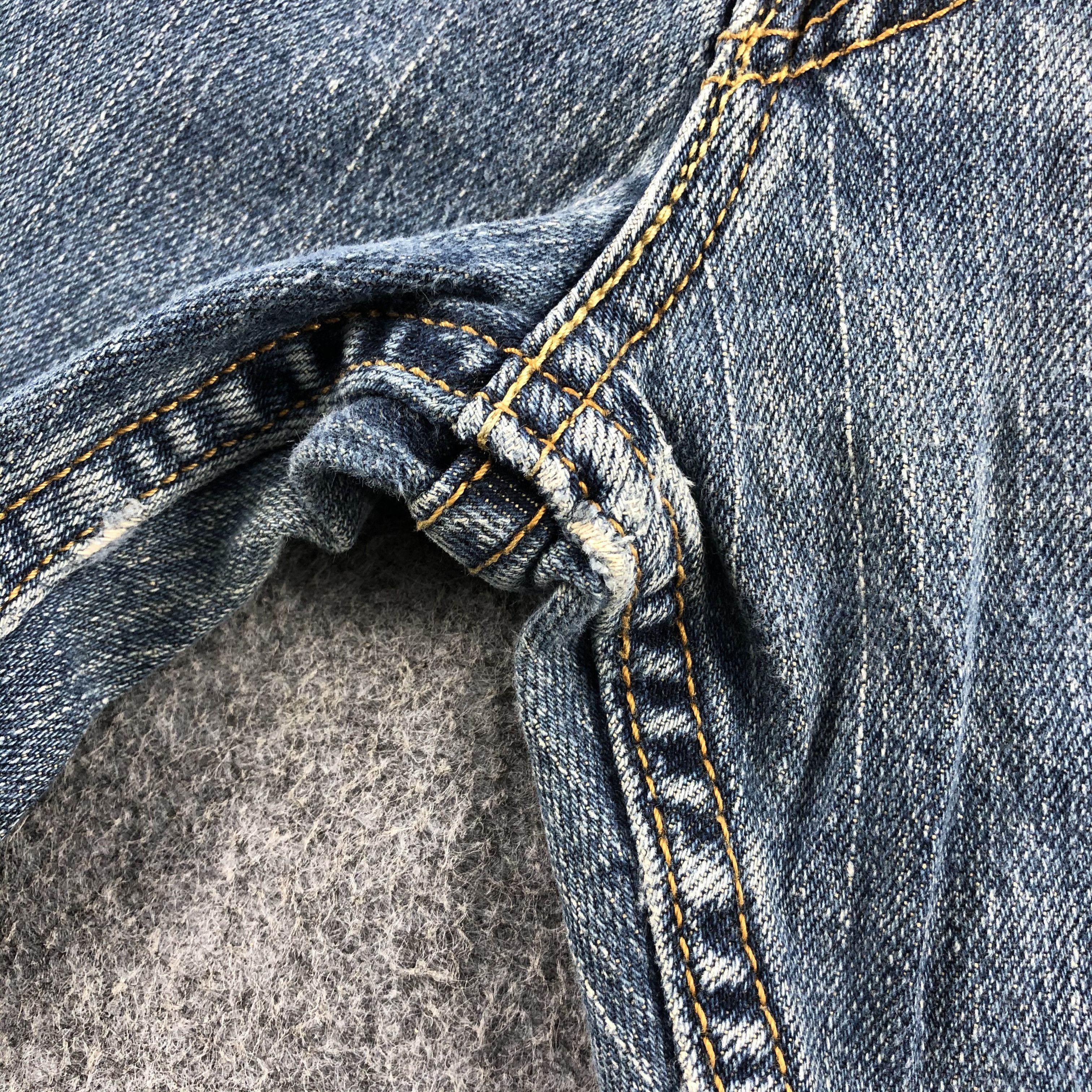 90s Vintage Blue Wash Levis 514 Jeans-J2159