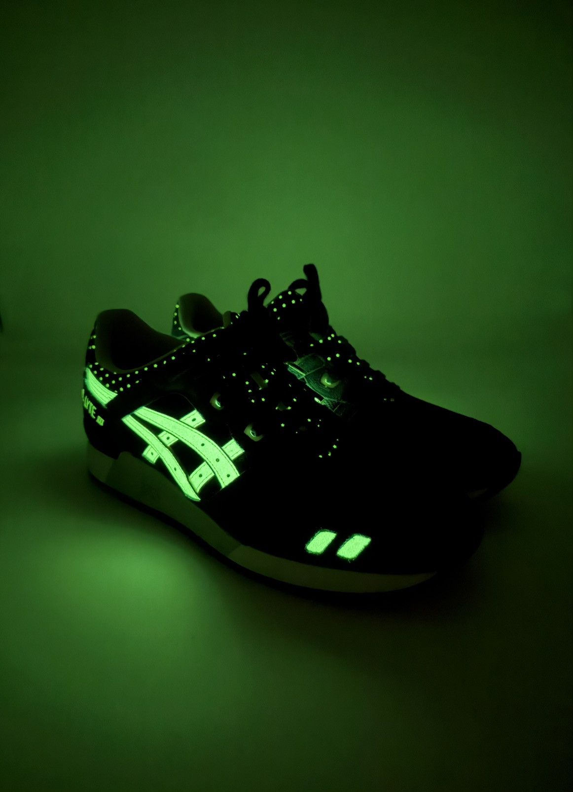 Asics Gel-Lyte III Glow in the Dark Size US 10.5 / EU 43-44 - 2 Thumbnail