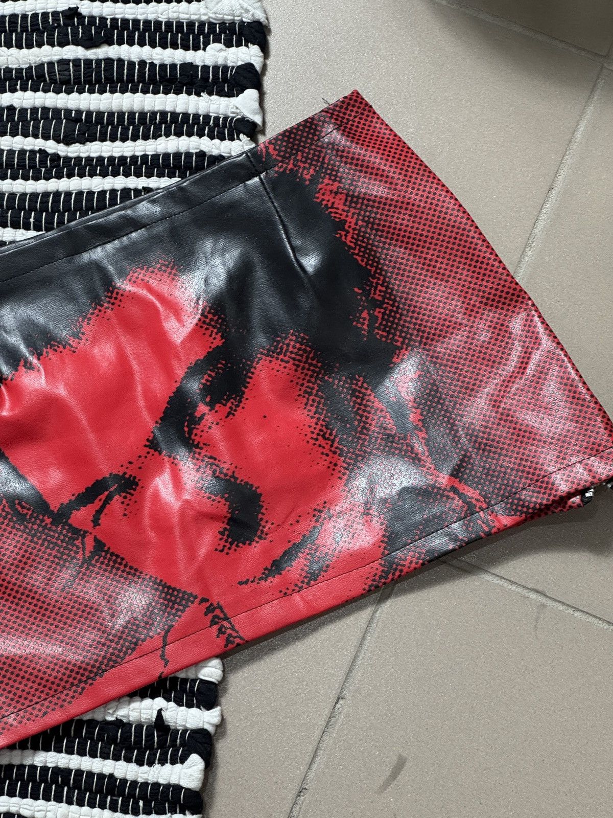 Other VINTAGE LACQUER PRINTED MINI SKIRT Size 28" / US 6 / IT 42 - 3 Thumbnail