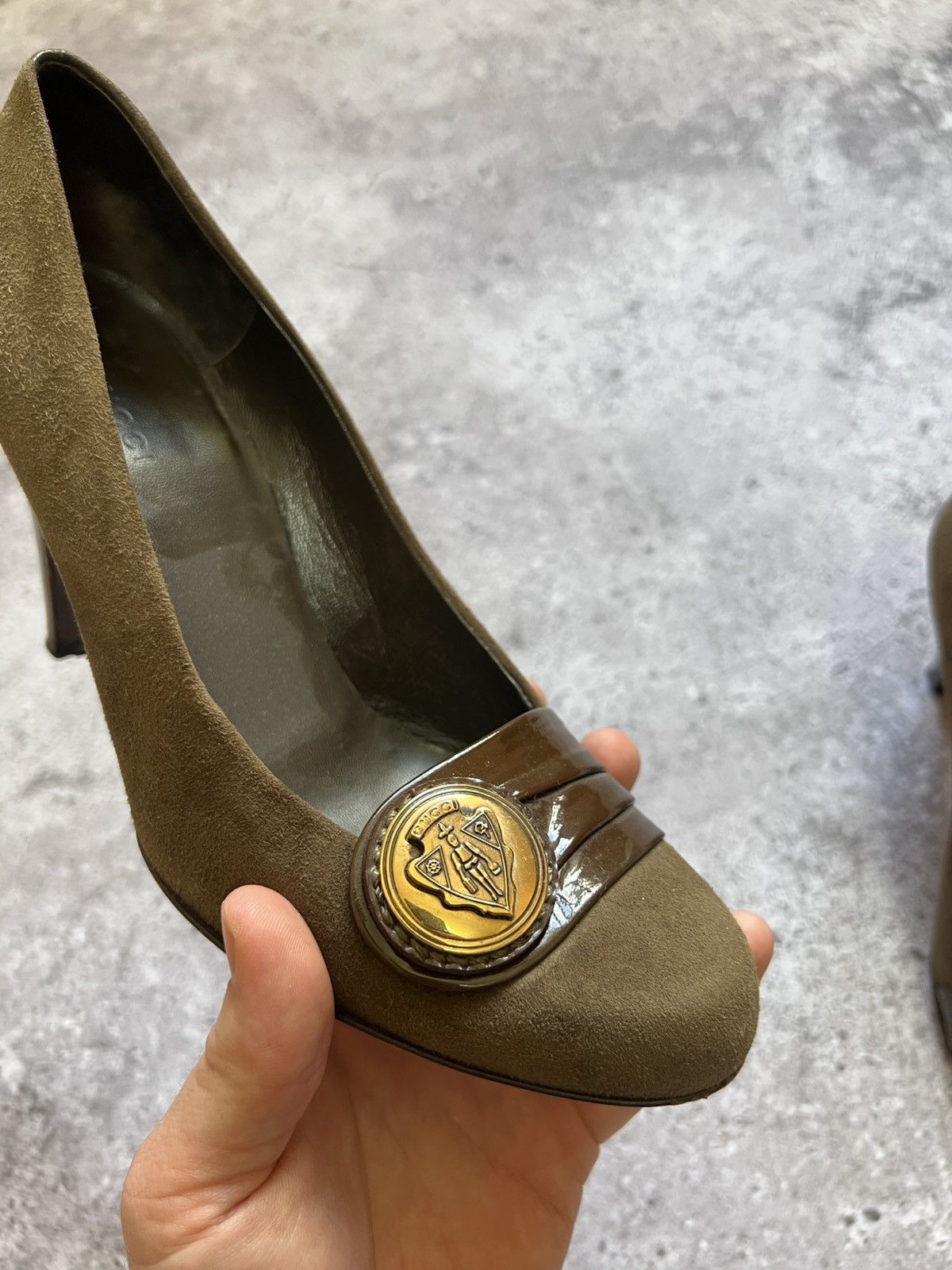 Gucci × Tom Ford × Vintage Vintage Gucci Olive Suede Heels Designer Italy Size US 7 / IT 37 - 7 Thumbnail