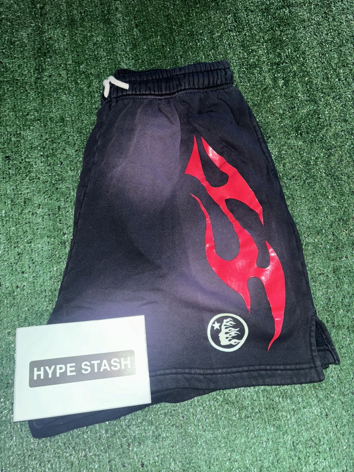 HELLSTAR Hellstar Black Purple Red Flame Shorts Size US 34 / EU 50 - 3 Thumbnail