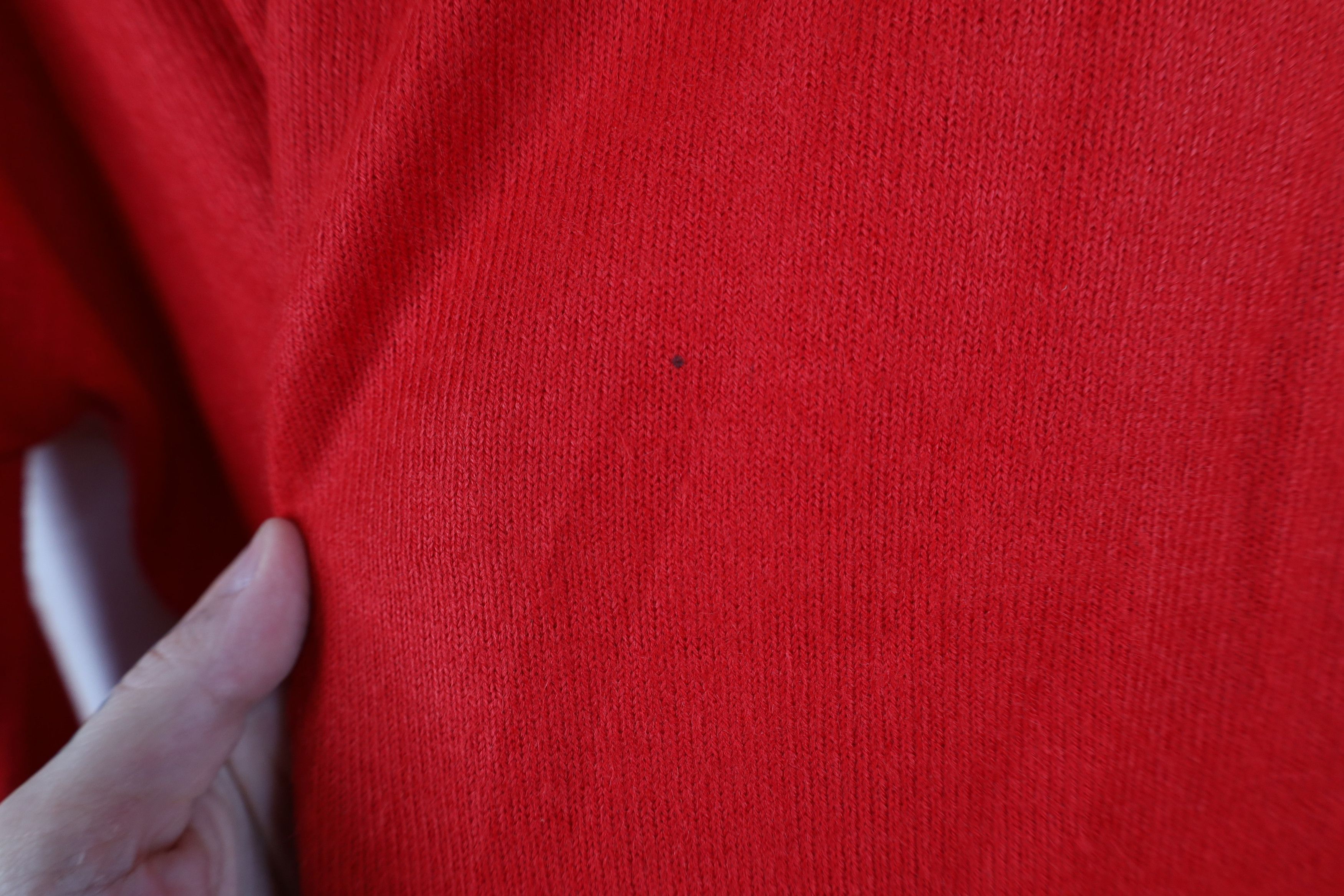 Izod Vintage 70s Izod Soft Knit Golfing Golf V-Neck Sweater Red Size US M / EU 48-50 / 2 - 5 Thumbnail