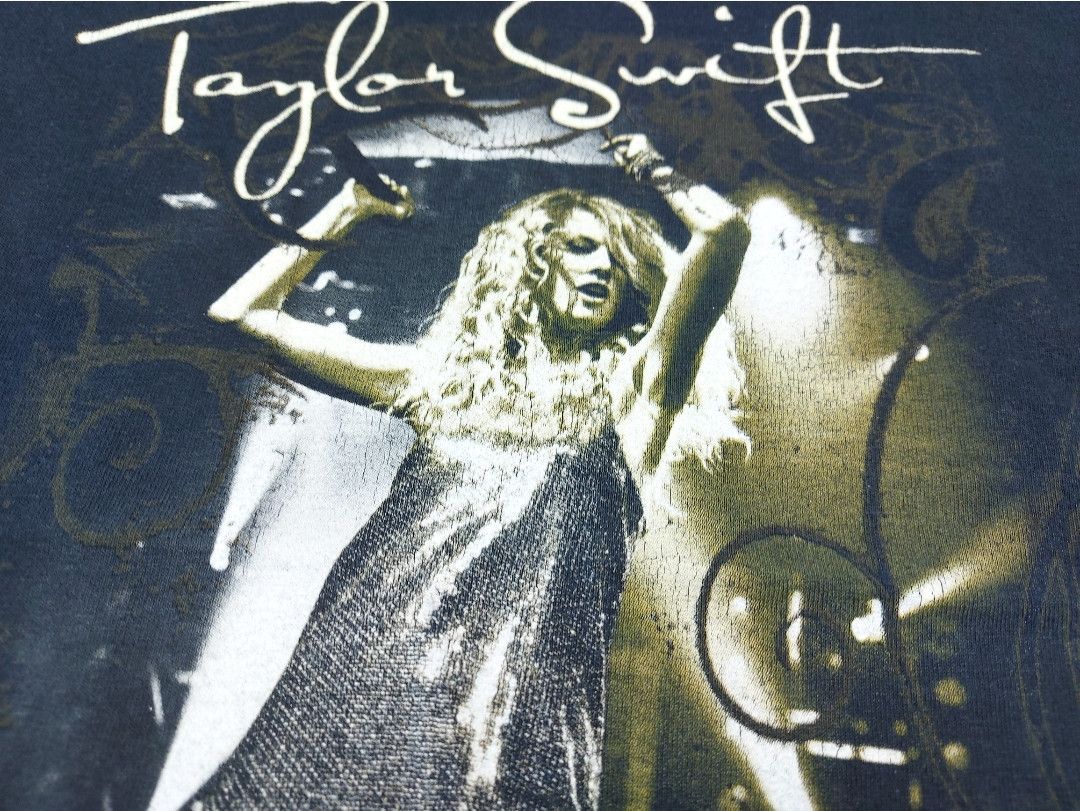 Band Tees Vintage 2009 Taylor Swift Fearless Concert Tour TEE Size US S / EU 44-46 / 1 - 6 Thumbnail