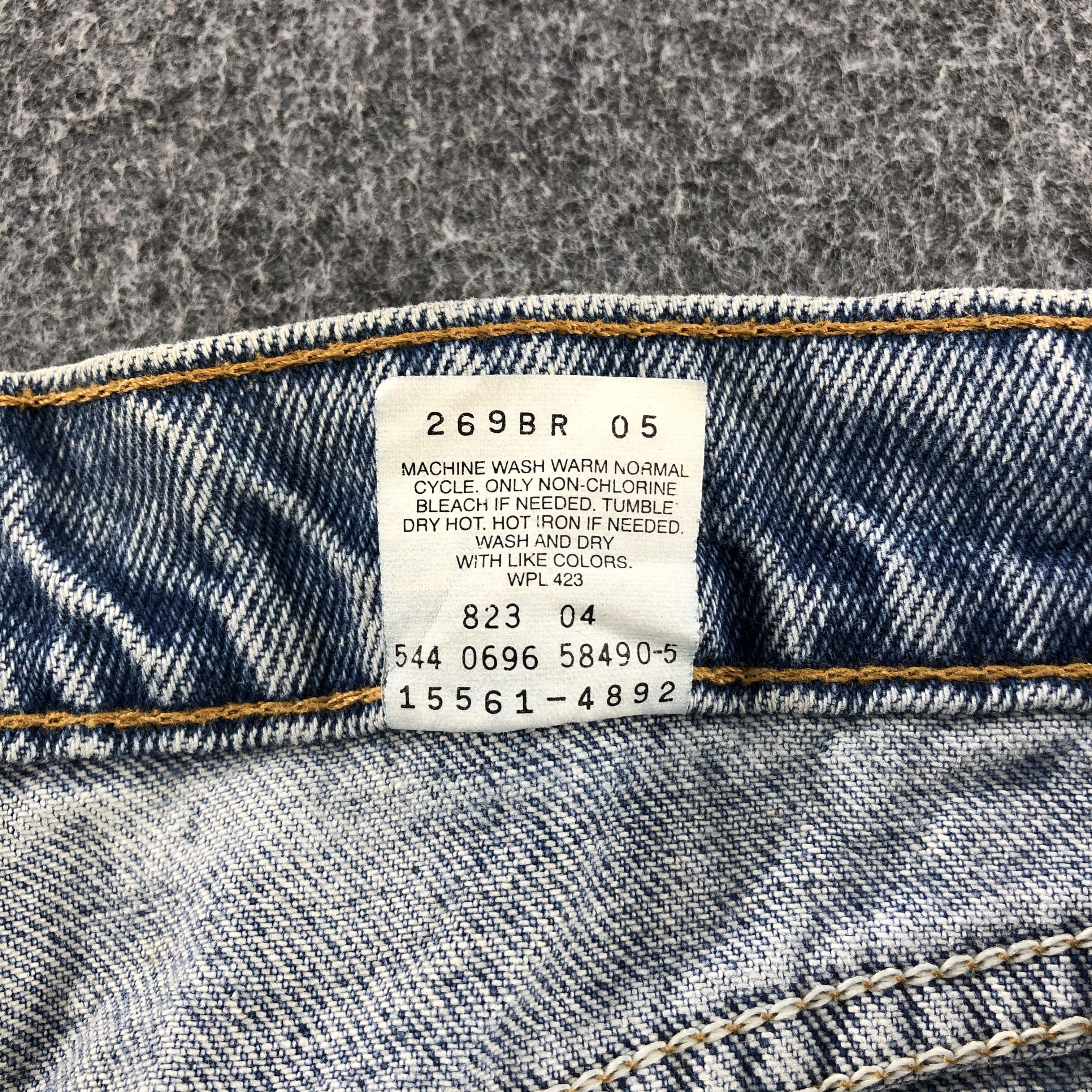 Levi's Vintage 90s Light Wash Levis 561 Jeans-J1208 Size US 31 - 11 Thumbnail