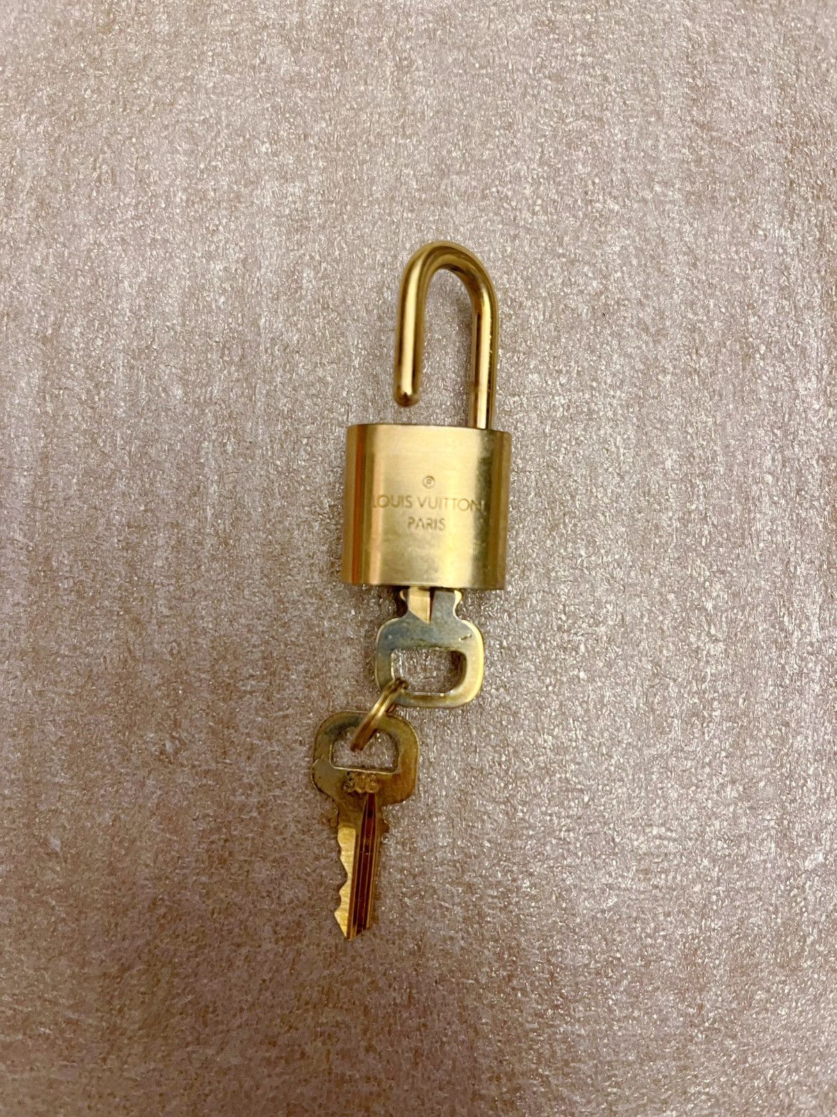 Louis Vuitton Louis Vuitton keychain Size ONE SIZE - 2 Thumbnail