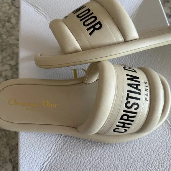 Dior os11x0624 Lambskin Embossed Slide in Off White & Black Size US 6 / IT 36 - 2 Thumbnail