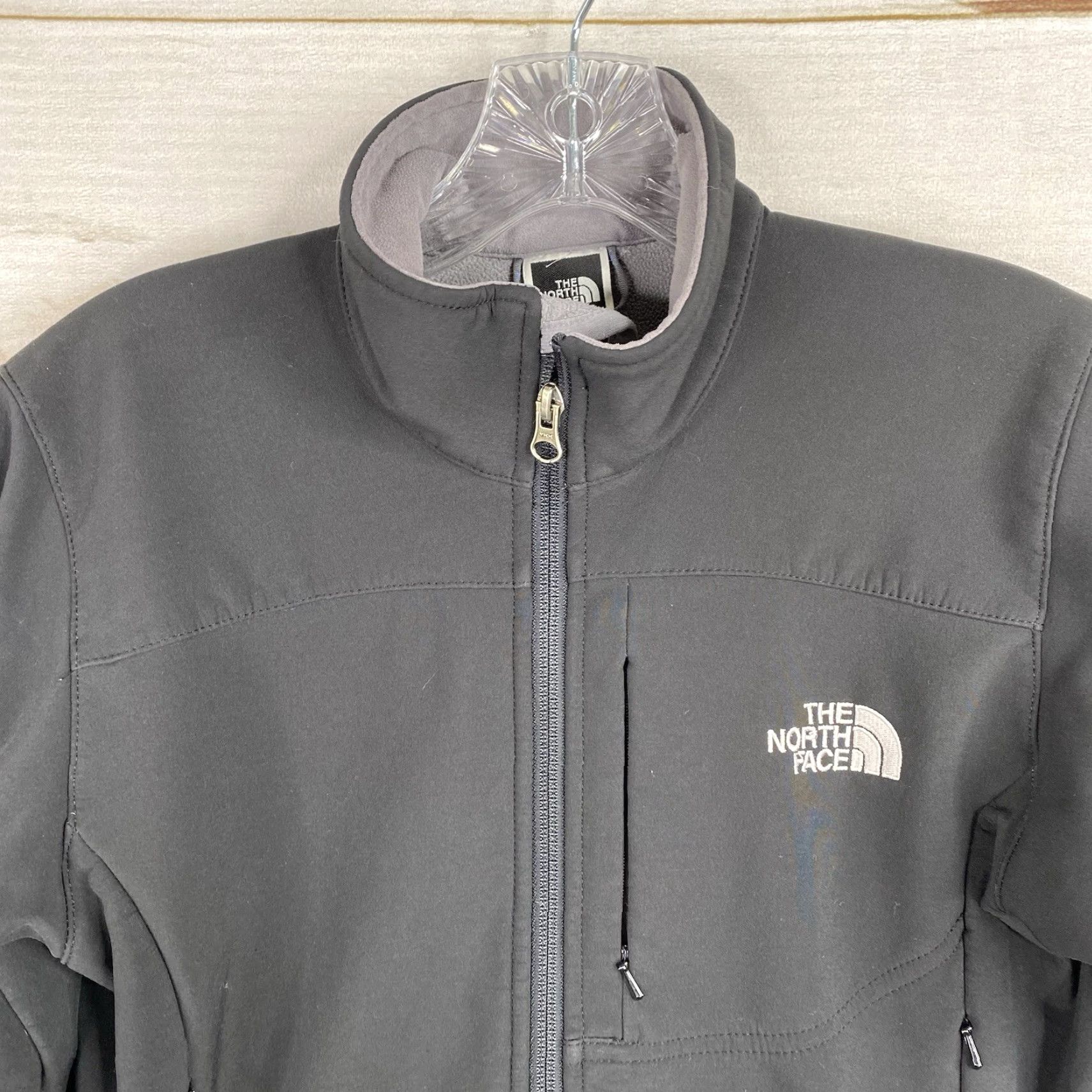 The North Face **The North Face Women's XS Black Softshell Jacket Full Zip Mock Neck** User: **The North Face Women's XS Black Softshell Jacket Full Zip Mock Neck** Size XS / US 0-2 / IT 36-38 - 2 Thumbnail