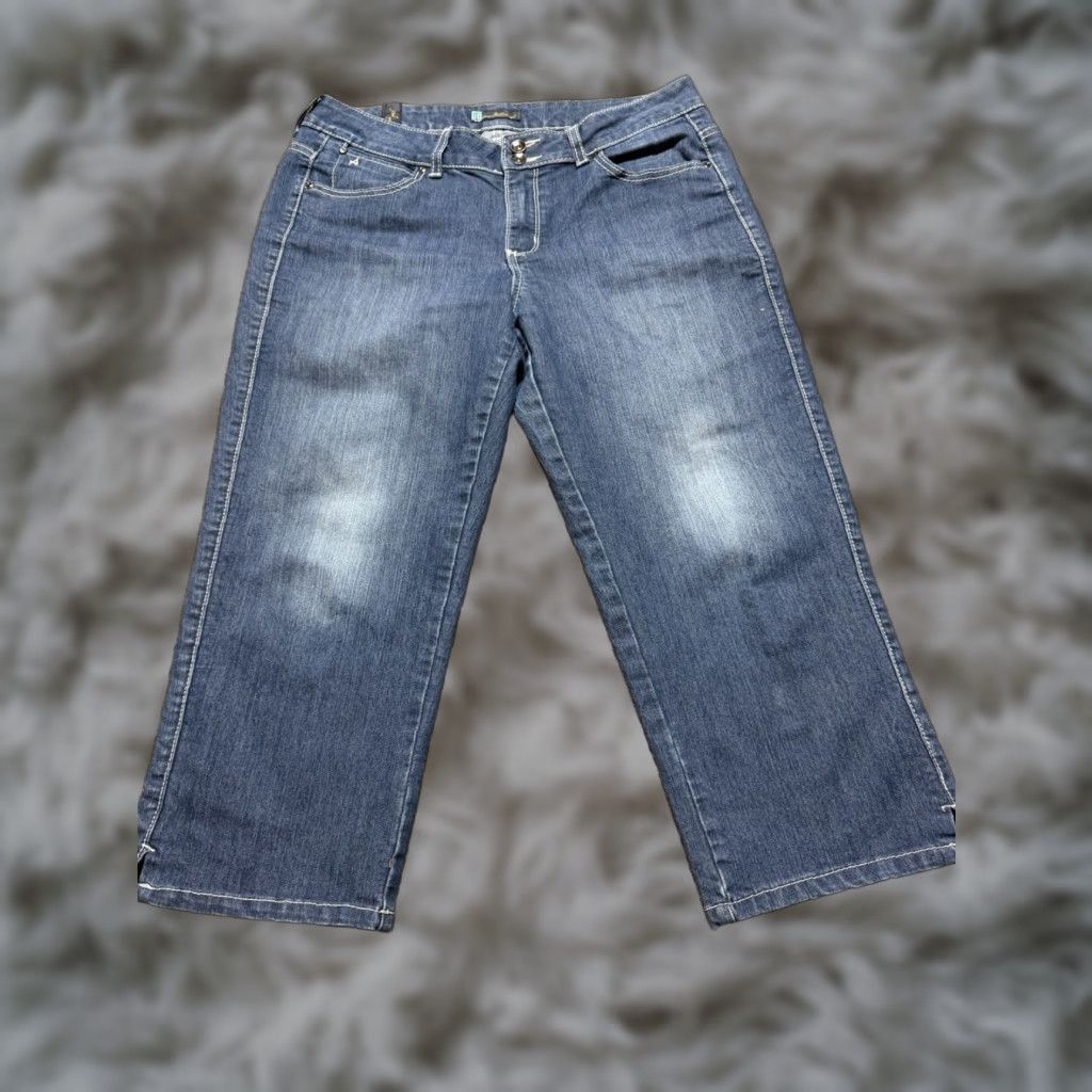 Wrangler Wrangler Aura Capri Women's Jeans Size 10 Blue Denim 34X23 Mid rise Size 32" / US 10 / IT 46 - 1 Thumbnail