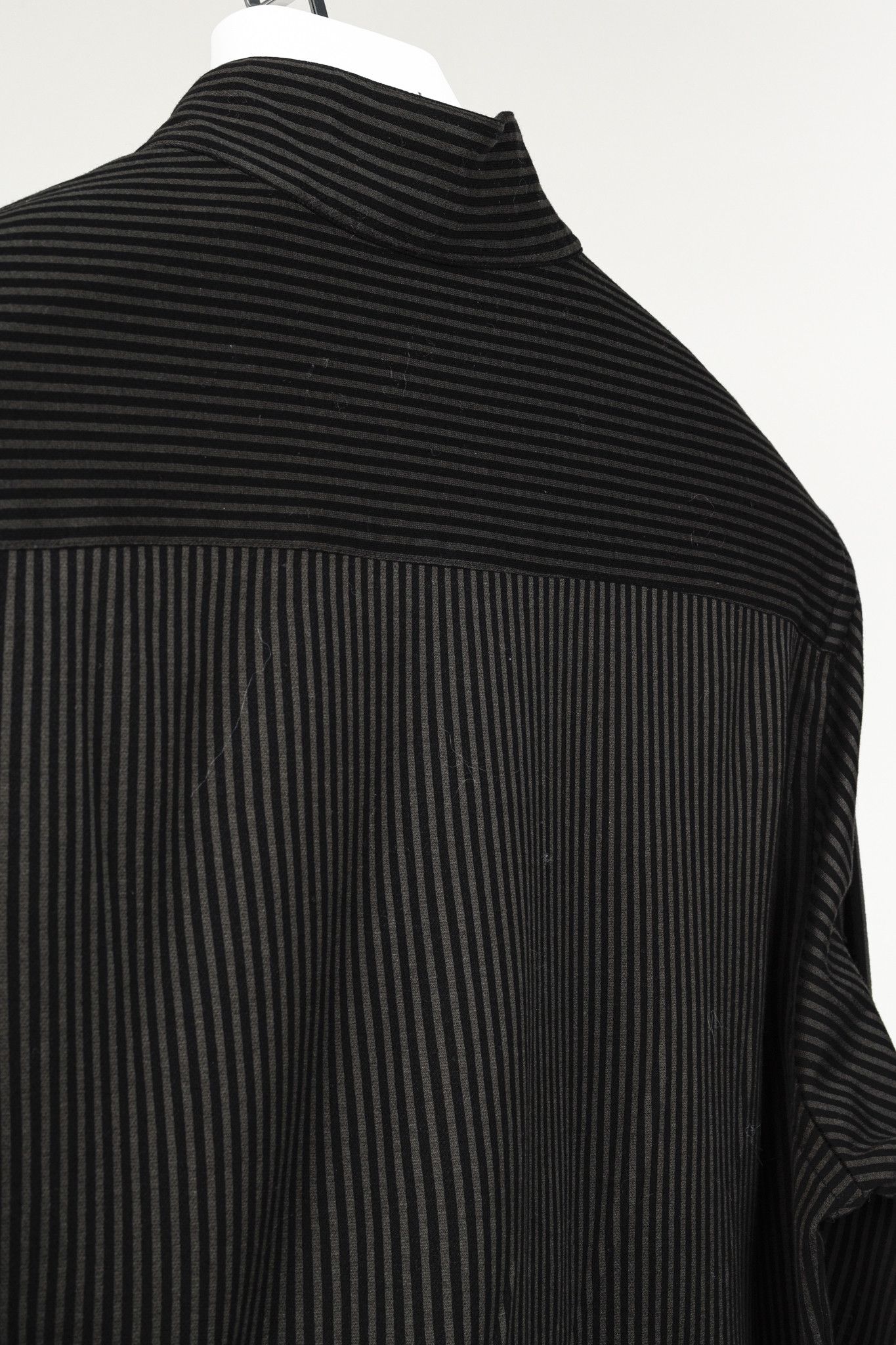 Armani Collezioni Armani Collezioni Grey and Black Striped Jersey Button-Up Size S / US 4 / IT 40 - 7 Thumbnail