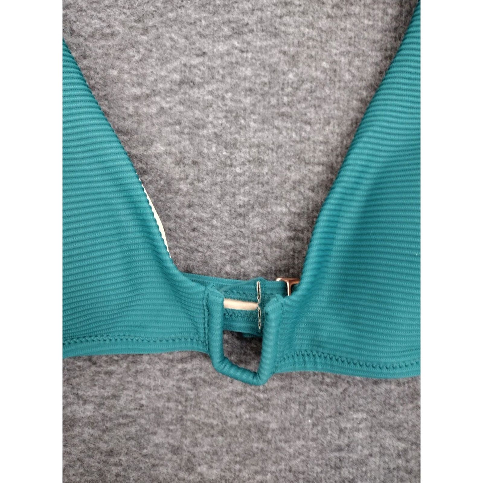Vintage Shade & Shore Bikini Top Shade & Shore Green Textured Plunge Bikini Top M Women Narrow? Size M / US 6-8 / IT 42-44 - 3 Thumbnail