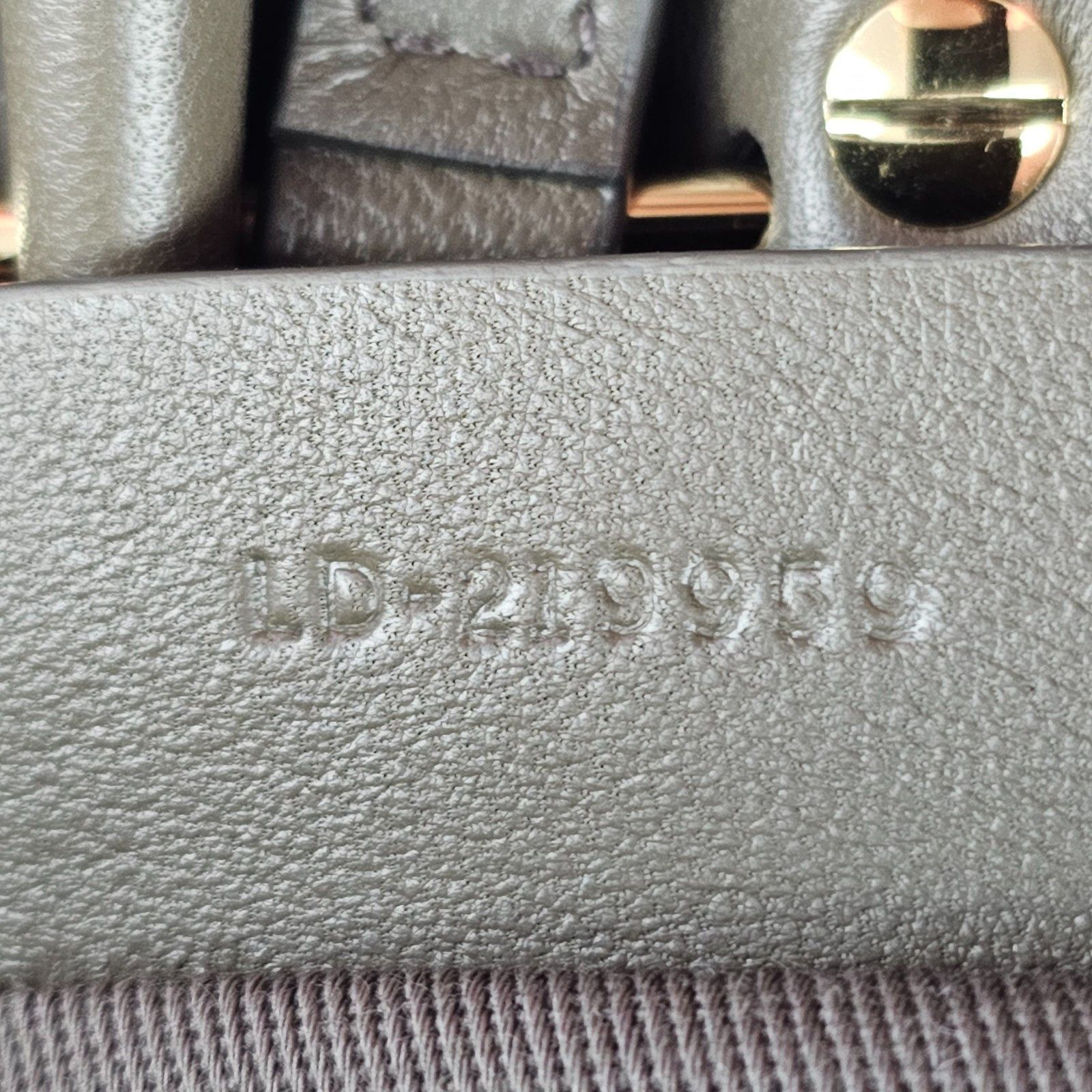 Salvatore Ferragamo FERRAGAMO Concrete Leather Soft Shoulder Bag New & Authentic Size ONE SIZE - 4 Thumbnail