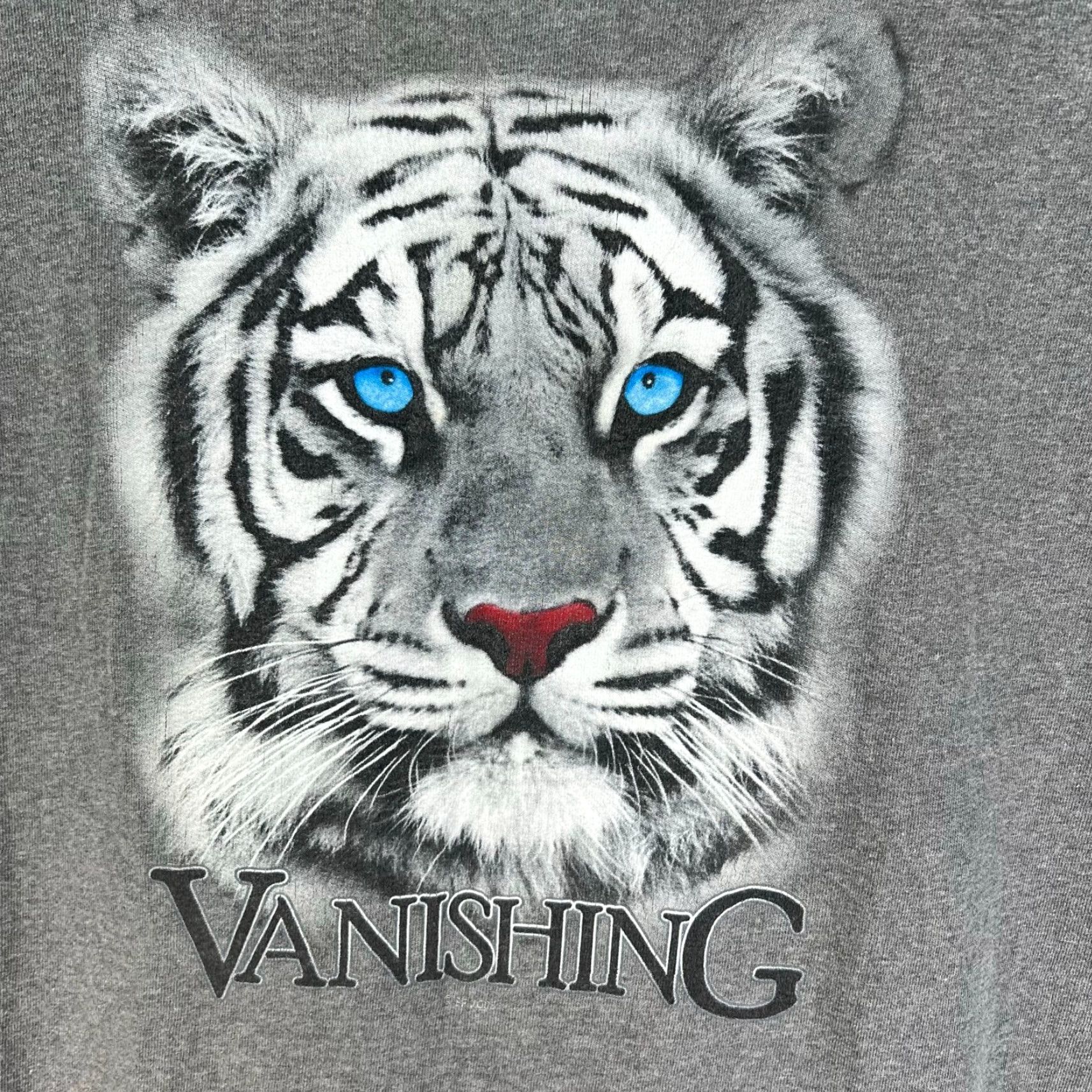 Vintage VINTAGE Alore Shirt Mens 2XL Gray White Tiger - Crew Neck Short Sleeve USA Graphic Distressed Endangered Limited Edition Size US XXL / EU 58 / 5 - 2 Thumbnail