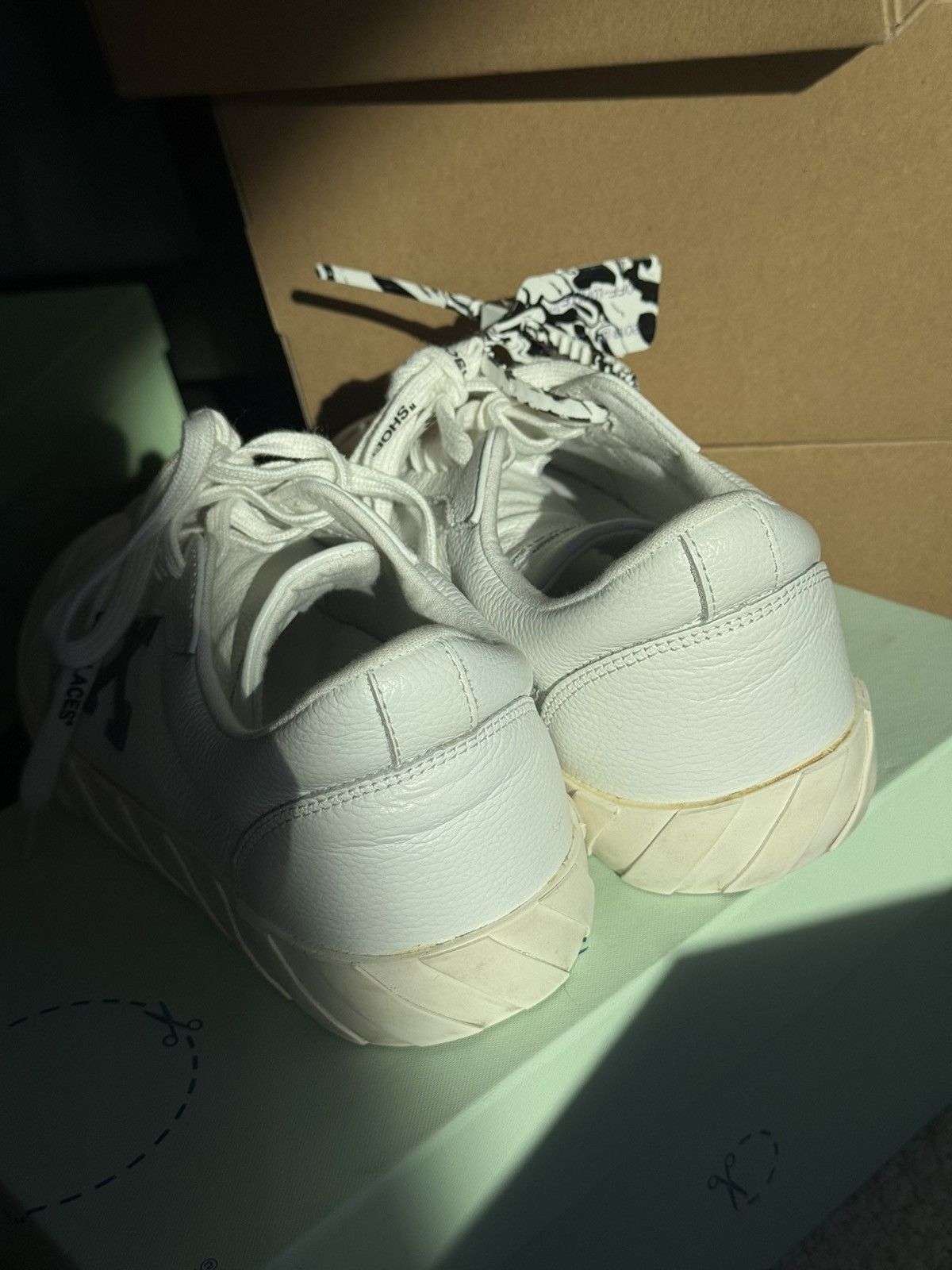 Off-White Off-White Low Vulcanized Leather Sneakers in White Size US 7.5 / EU 40-41 - 2 Thumbnail