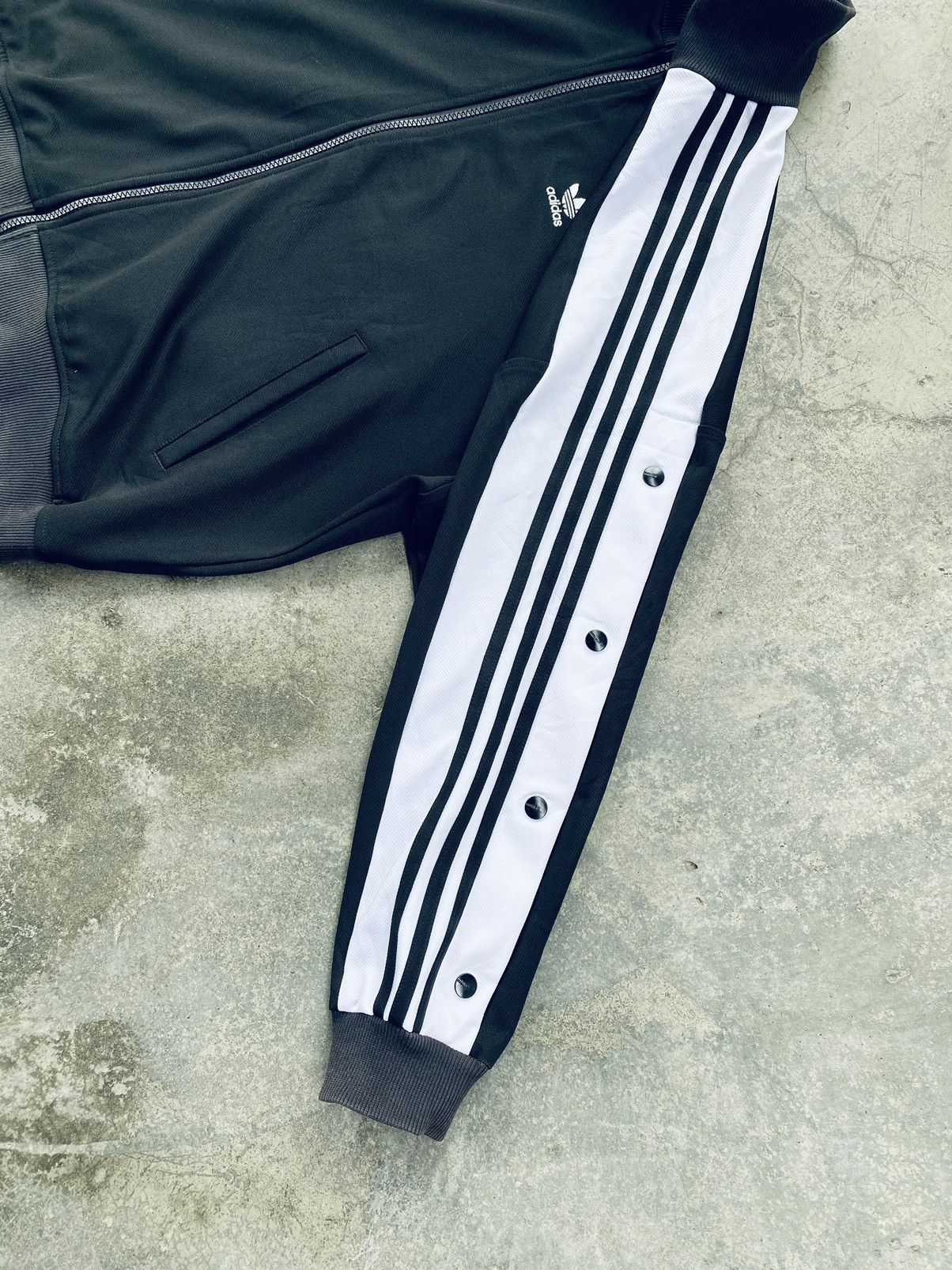Adidas Adidas Adibreak Sweater Rare Size US L / EU 52-54 / 3 - 21 Thumbnail