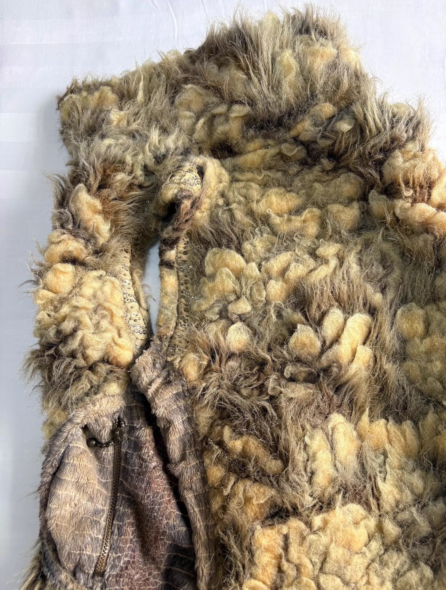Other Vintage Japanese Visual Kei Faux Fur Vest 36 Slim Shoulder Cuff Rhinestone Side Animal Leather Trim Size XS / US 0-2 / IT 36-38 - 9 Thumbnail