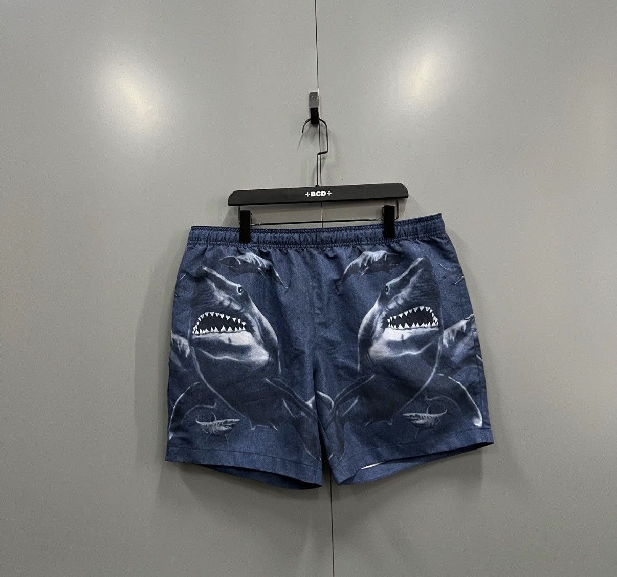 Burberry Burberry Shark Shorts J41 Size US 26 / EU 42 - 1 Thumbnail