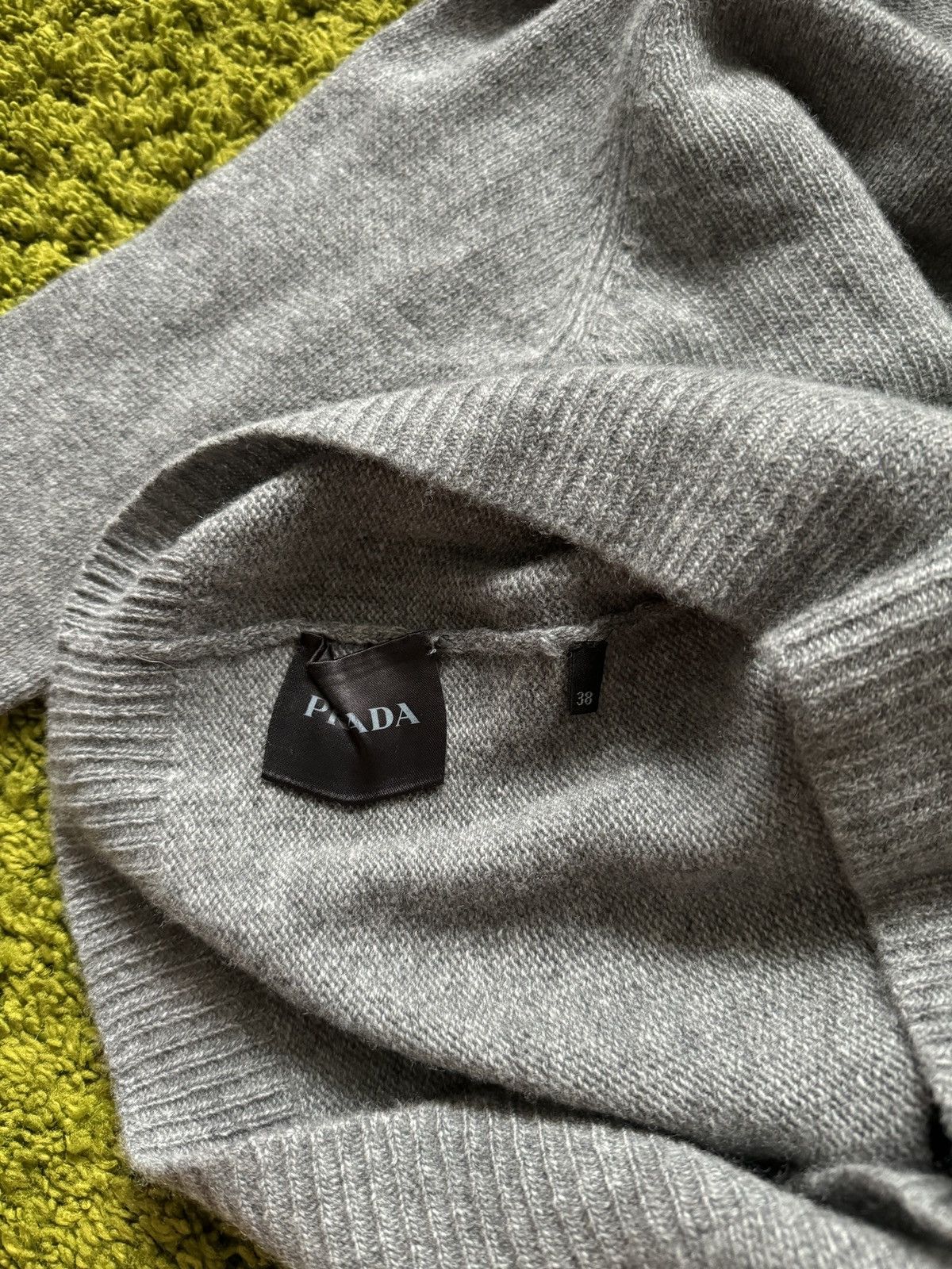 Prada Prada 100% cashmere minimalist sweater Size S / US 4 / IT 40 - 5 Thumbnail