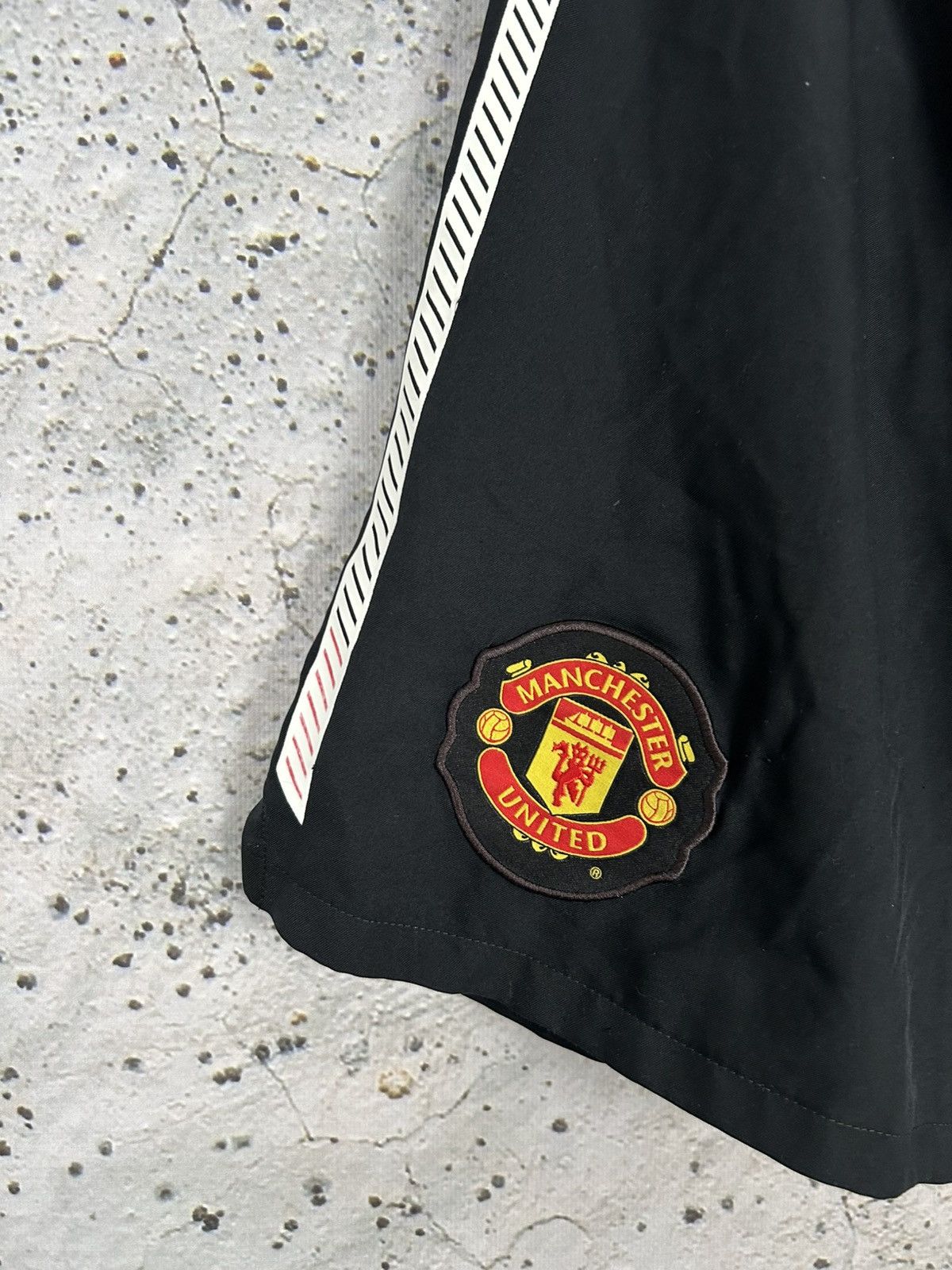 Vintage Vintage Nike Manchester United Soccer Jersey Shorts Football Size US 34 / EU 50 - 4 Thumbnail