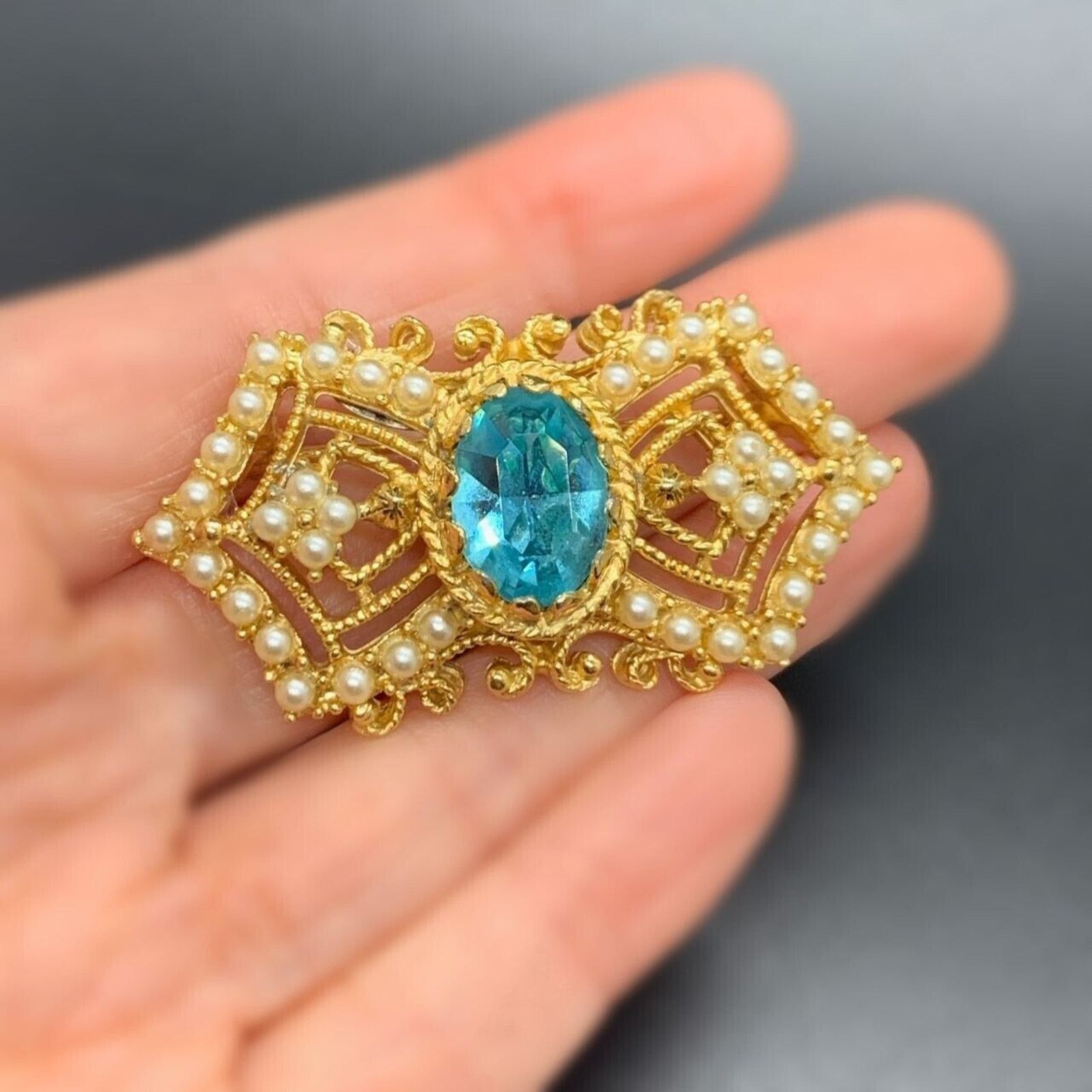 Other Hollycraft Vintage Gold Tone Blue Faux Pearl Bow Brooch Size ONE SIZE - 2 Thumbnail