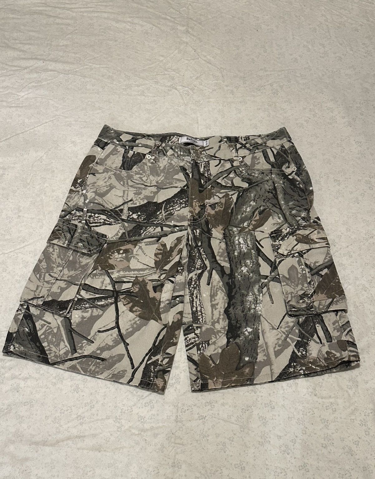 Vintage Vintage Baggy Camo Cargo Shorts Size 31" - 1 Thumbnail