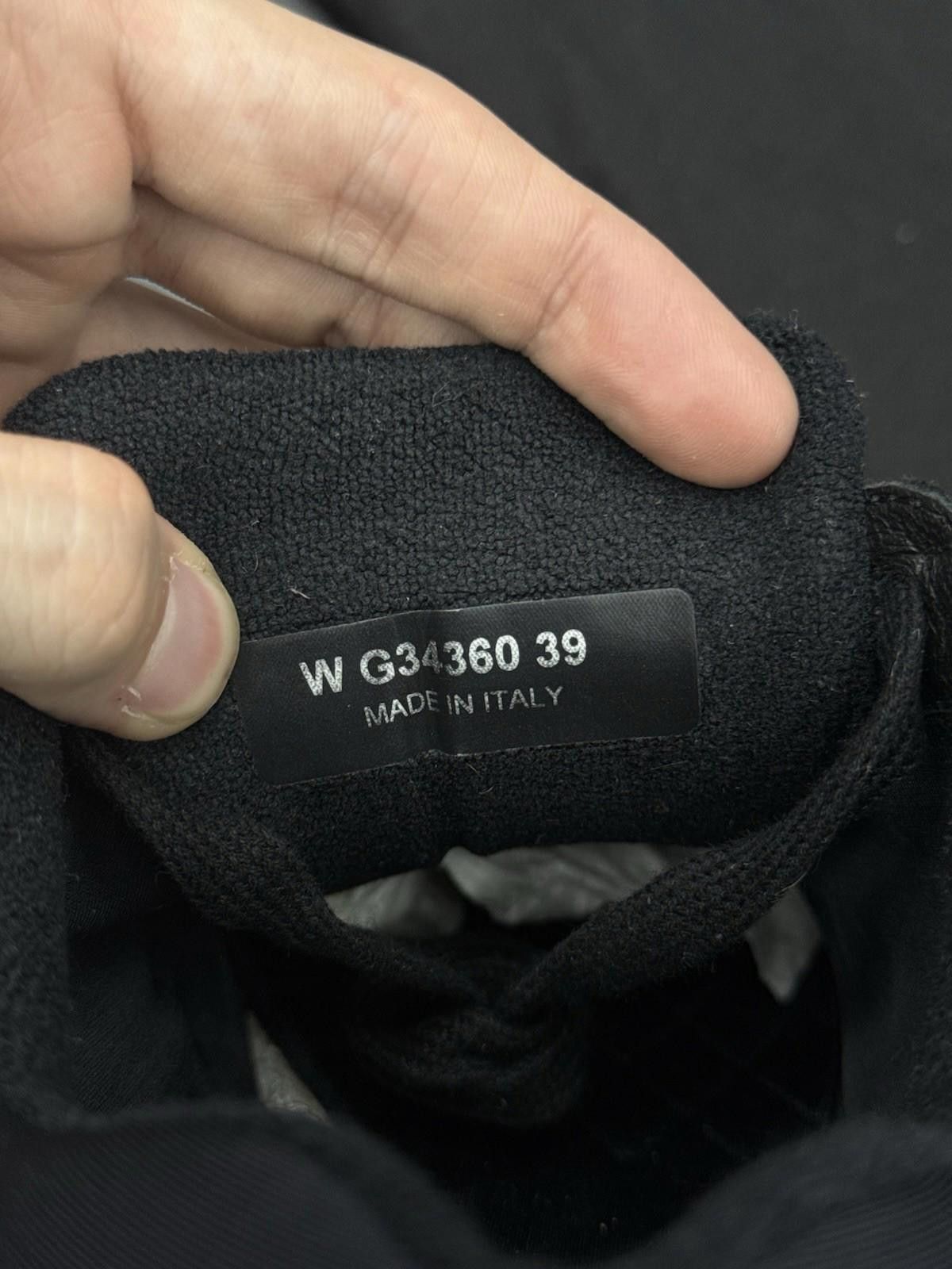 Chanel Size 39EU/9US (W) - Chanel CC Logo Sneaker Black $1300 Size US 9 / IT 39 - 12 Thumbnail