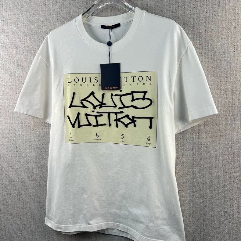 Louis Vuitton Louis Vuitton FW22 Cursive Logo Printed Crew Neck Short Sl Size US XL / EU 56 / 4 - 3 Thumbnail