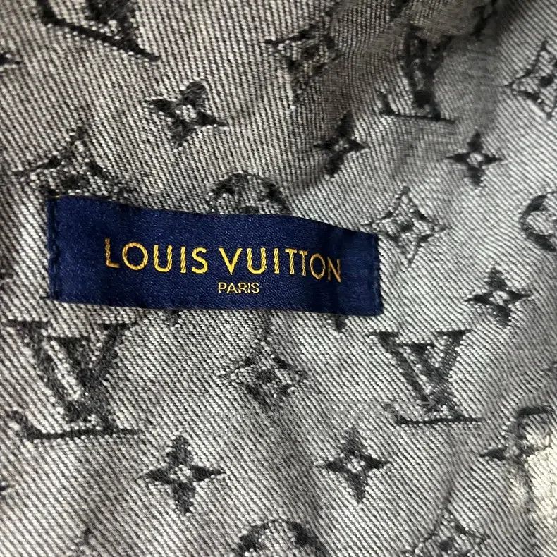 Louis Vuitton Louis Vuitton Black co-branded presbyopic full-print patch Size US M / EU 48-50 / 2 - 4 Thumbnail