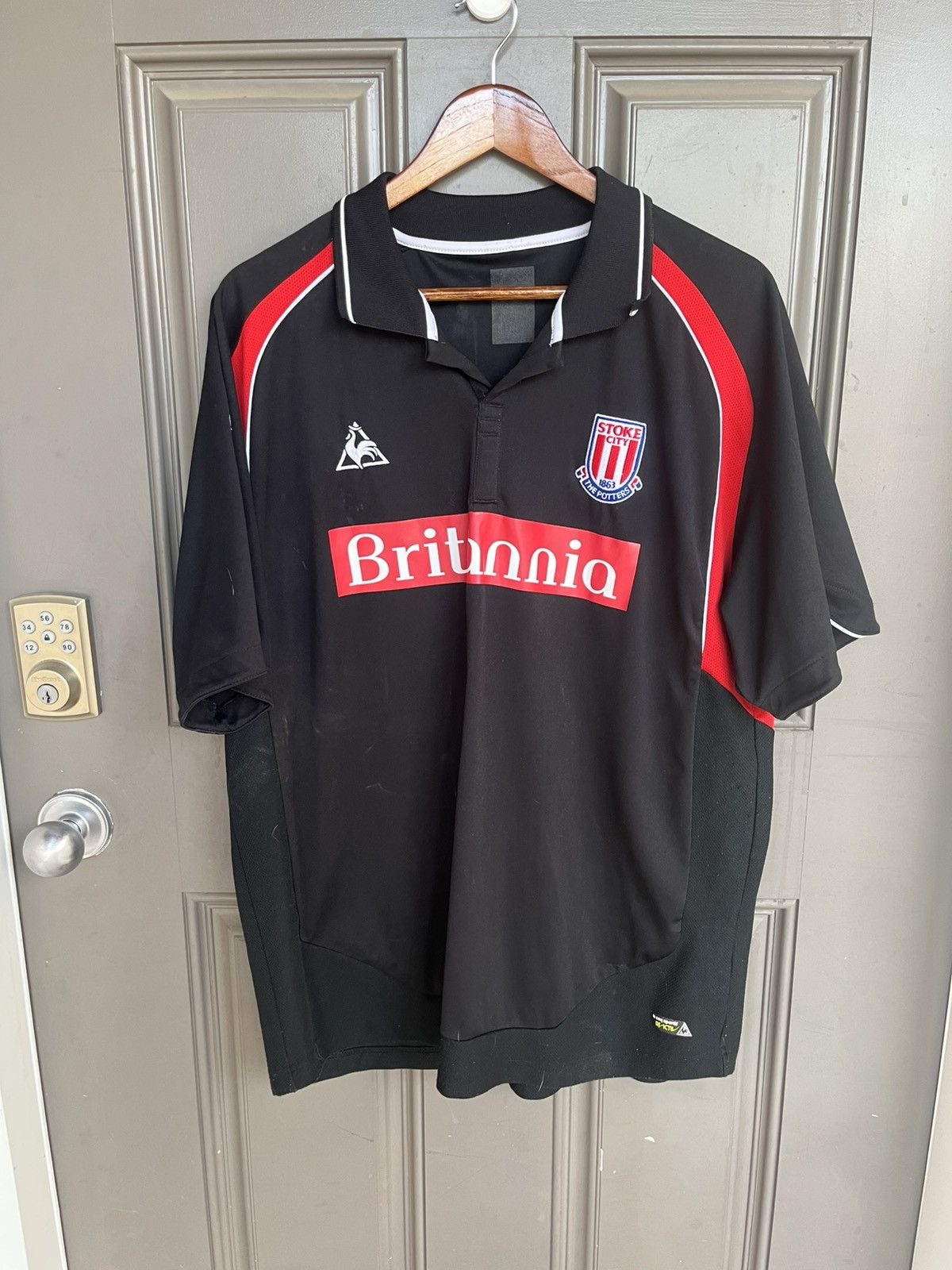 Vintage Vintage Stoke City FC 2009-10 Away Kit Jersey Le Coq Sportif Size US XL / EU 56 / 4 - 1 Thumbnail