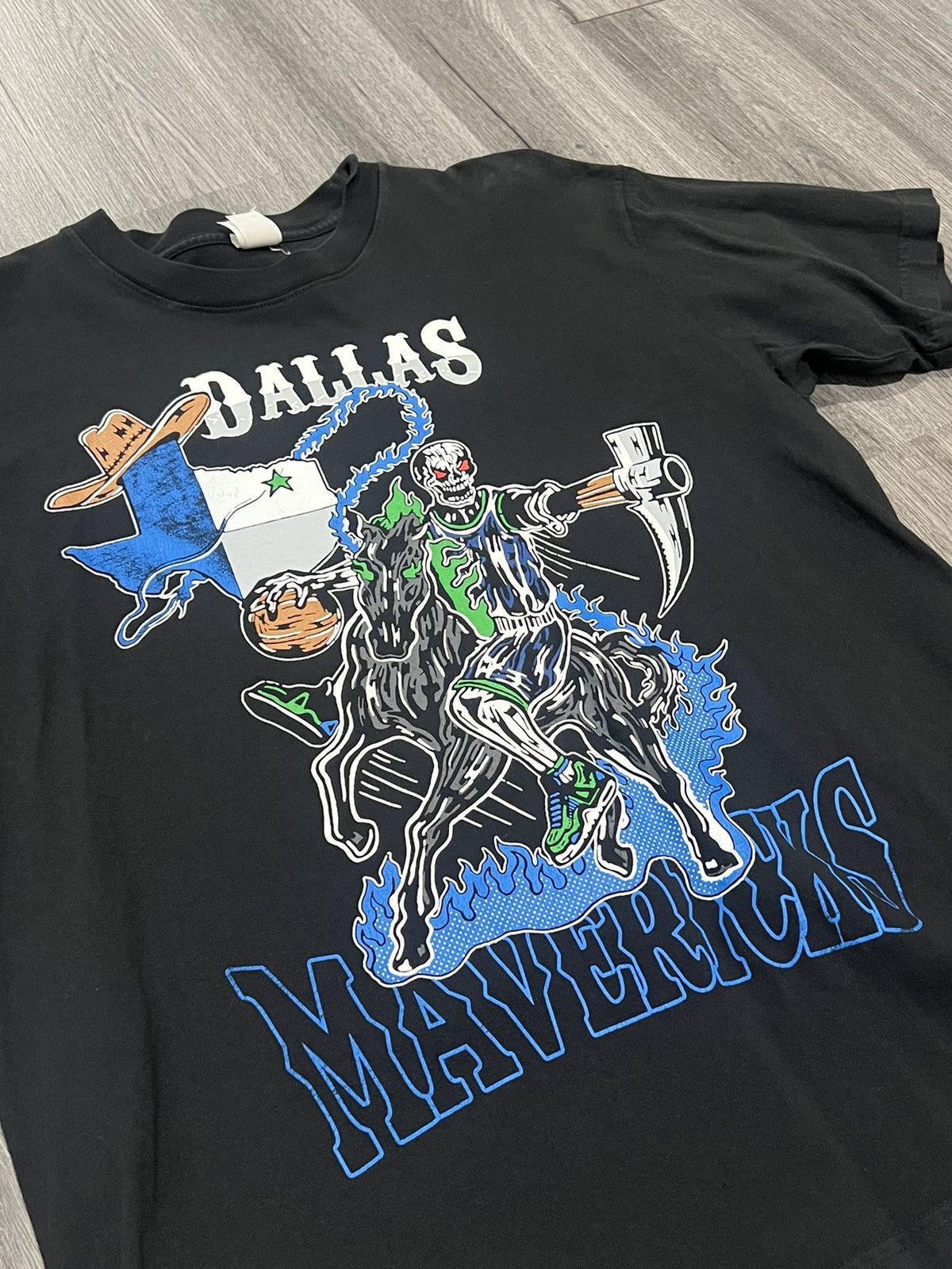 Pre-owned Nba X Warren Lotas Og Sports Collection: Dallas Mavericks Tee In Black