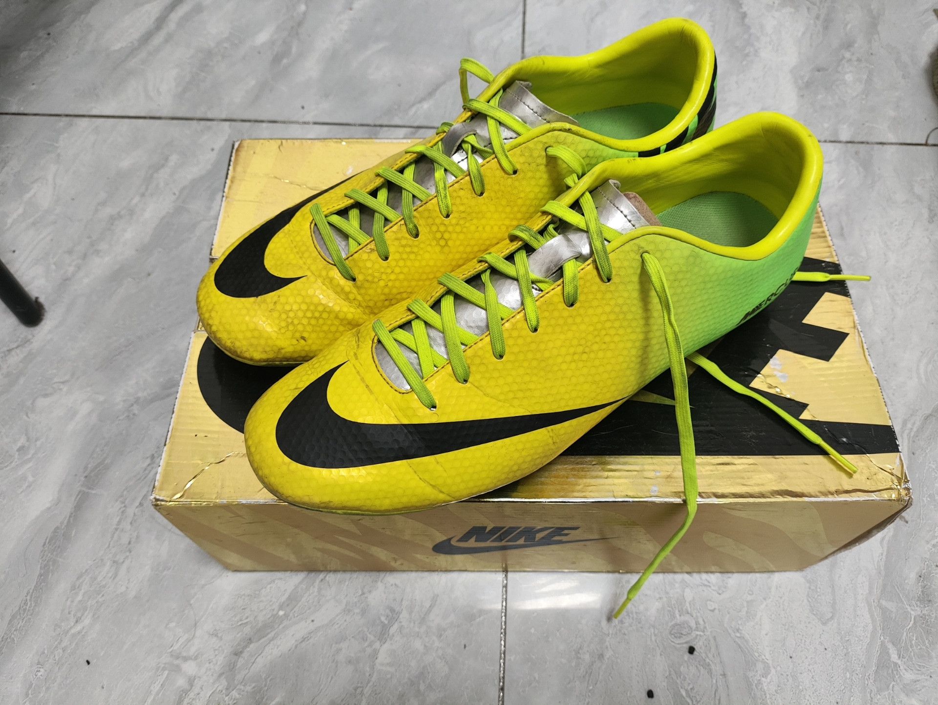 Nike Nike Yellow Lowtop Sneakers 12 Men Size US 12 / EU 45 - 1 Thumbnail