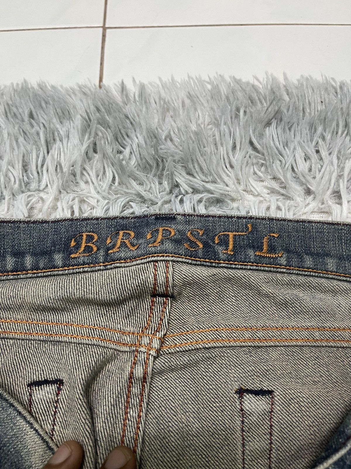 20471120 2000s BRAPPERS FLARE PANT WASHABLE JEANS DISTRESSED Size US 31 - 8 Thumbnail
