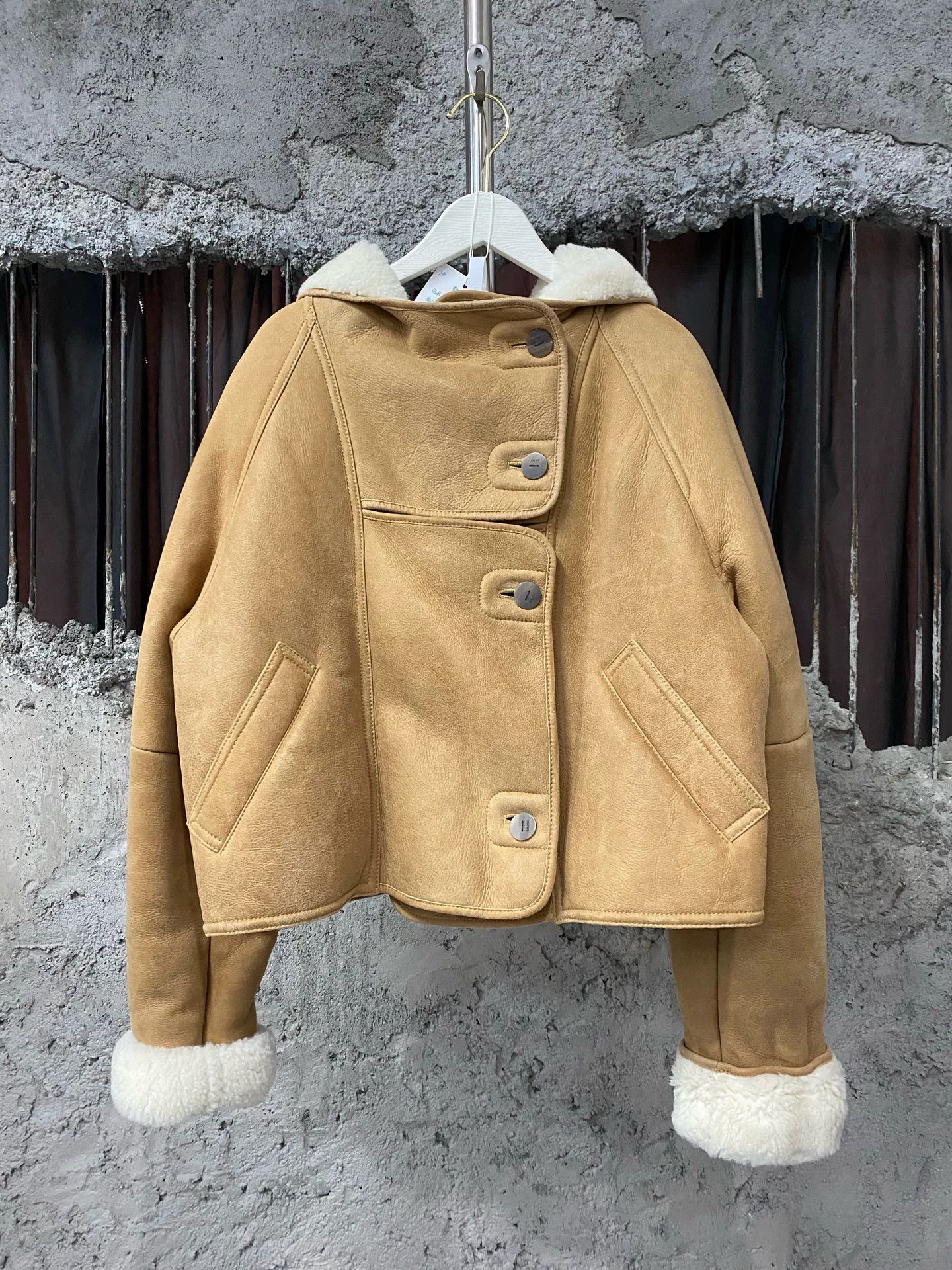 Loewe Loewe shearling jacket 36 new Size XS / US 0-2 / IT 36-38 - 1 Thumbnail