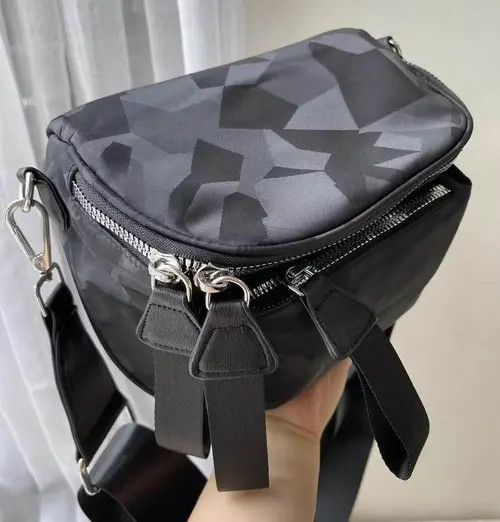 Japanese Brand Bag Fashion geometric zip shoulder side bag crossbody Size ONE SIZE - 2 Thumbnail
