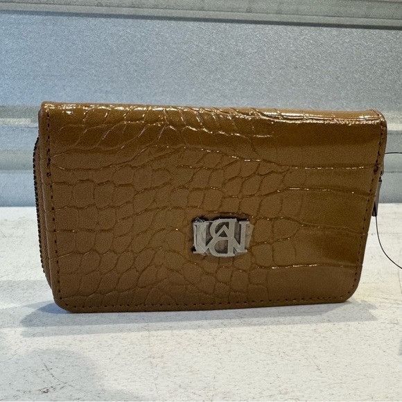 Badgley Mischka NWT Badgley Mischka Tan Croc-Embossed Wallet Size ONE SIZE - 2 Thumbnail