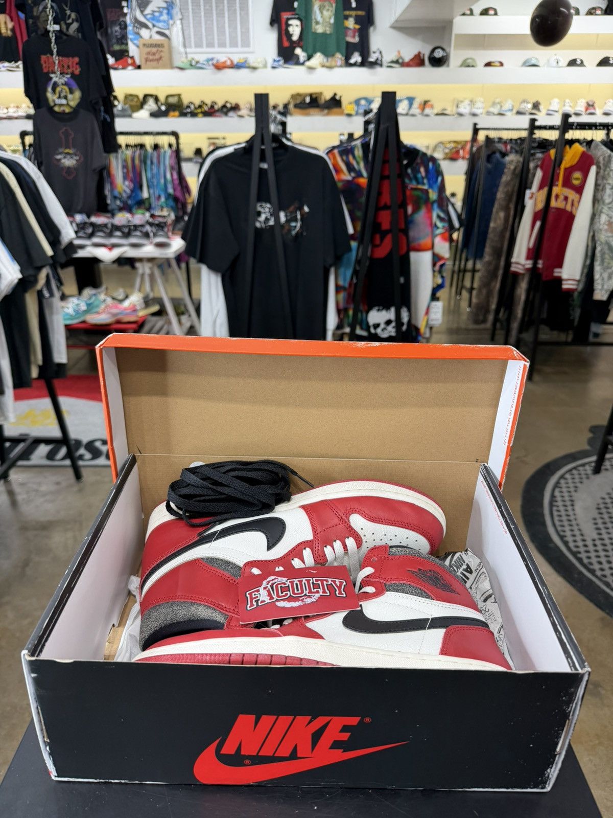Jordan Brand Air Jordan 1 Chicago Lost & Found Size 8.5 (2022) Size US 8.5 / EU 41-42 - 10 Thumbnail