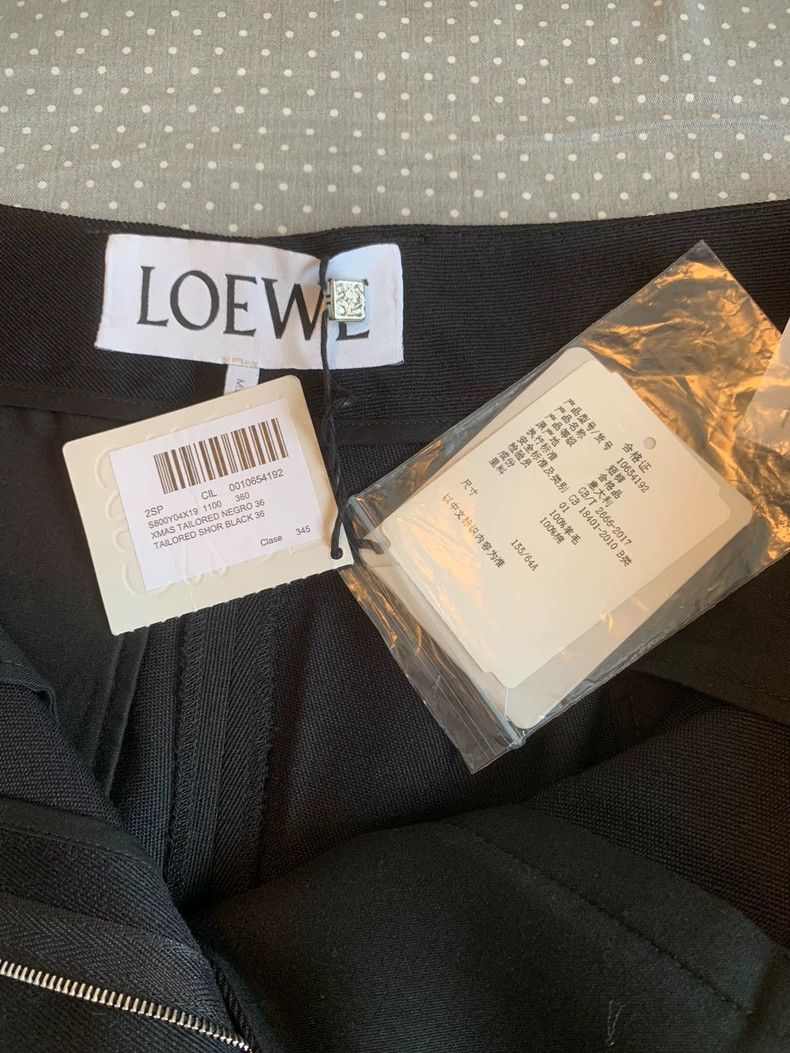 Loewe Loewe Loose pleated woolen shorts Size 24" / US 00 / IT 34 - 5 Thumbnail