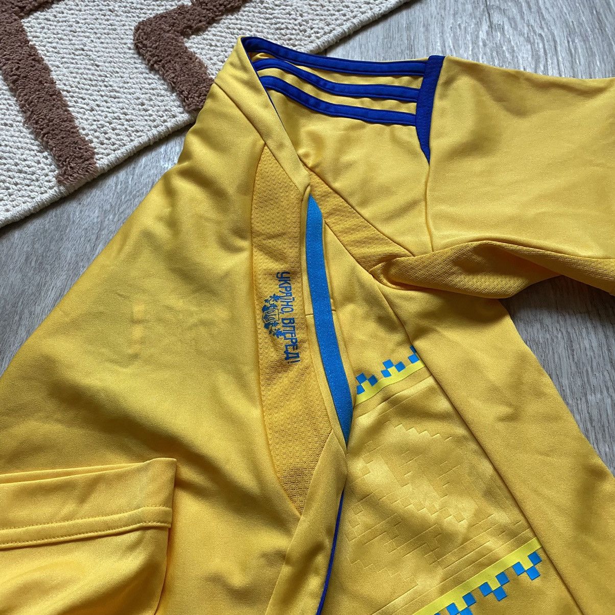 Adidas ADIDAS FC UKRAINE 2012 AMAZING JERSEY T SHIRT Size US S / EU 44-46 / 1 - 2 Thumbnail