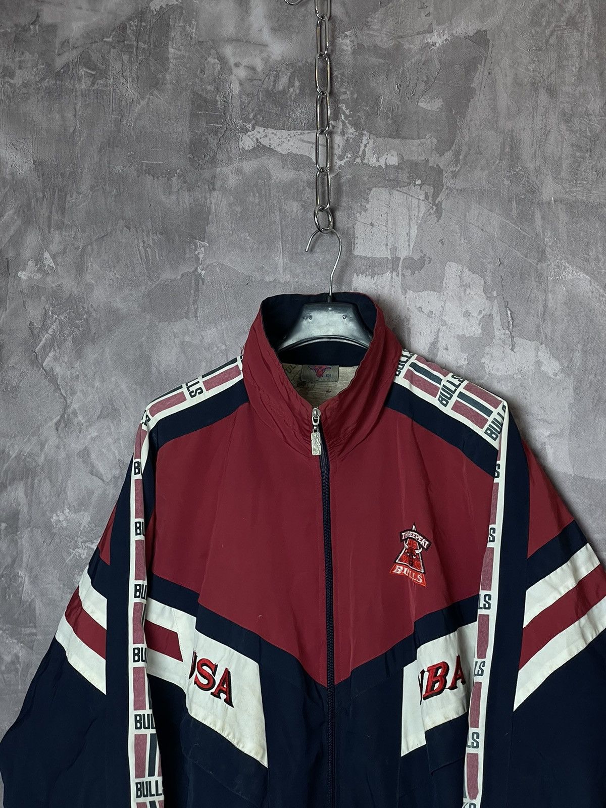 NBA × Vintage Vintage Chicago Bulls NBA Jacket like Lakers Hornets Bills Size US L / EU 52-54 / 3 - 11 Thumbnail