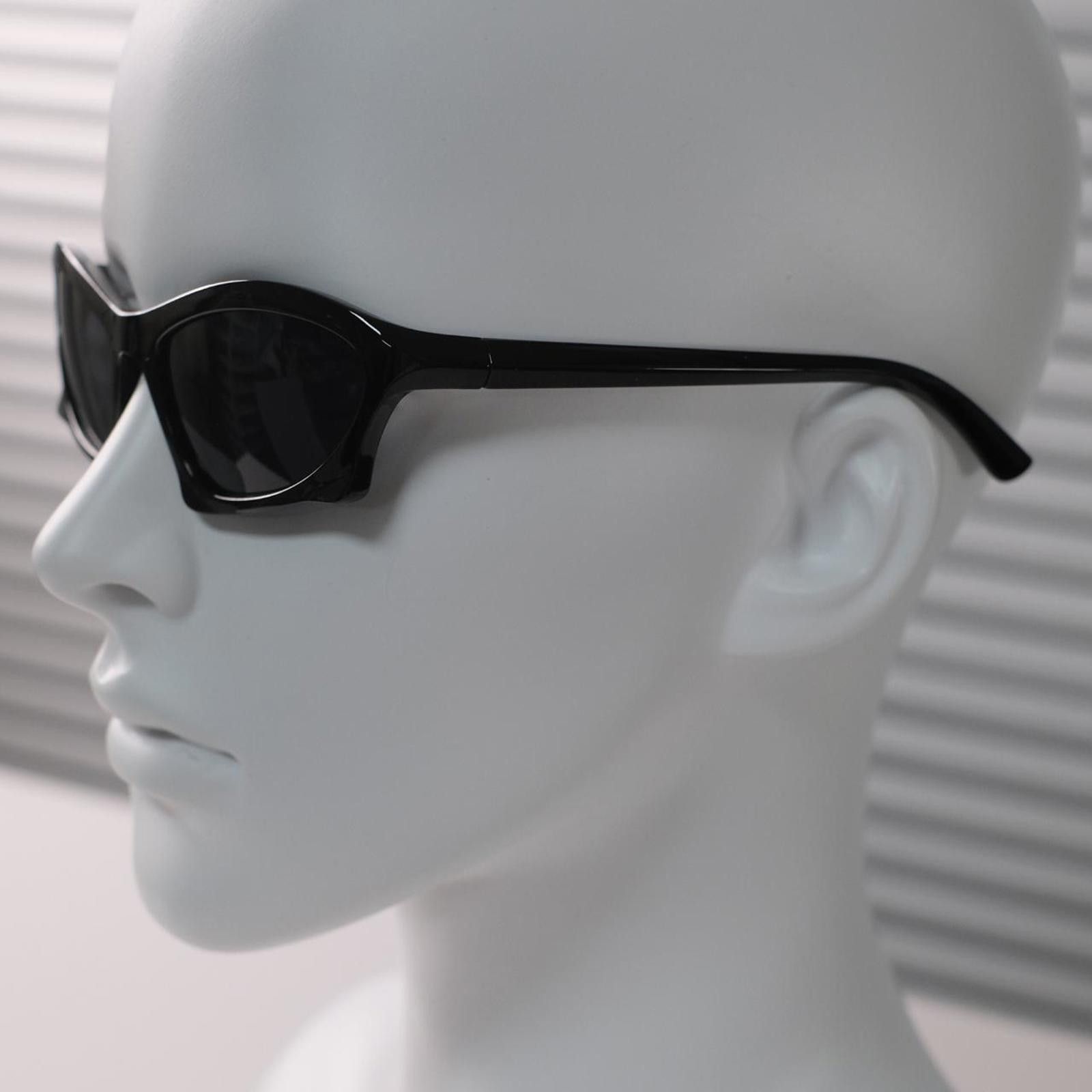 Japanese Brand Y2k Avant Garde Futuristic Black Sunglasses Unisex Size ONE SIZE - 3 Thumbnail