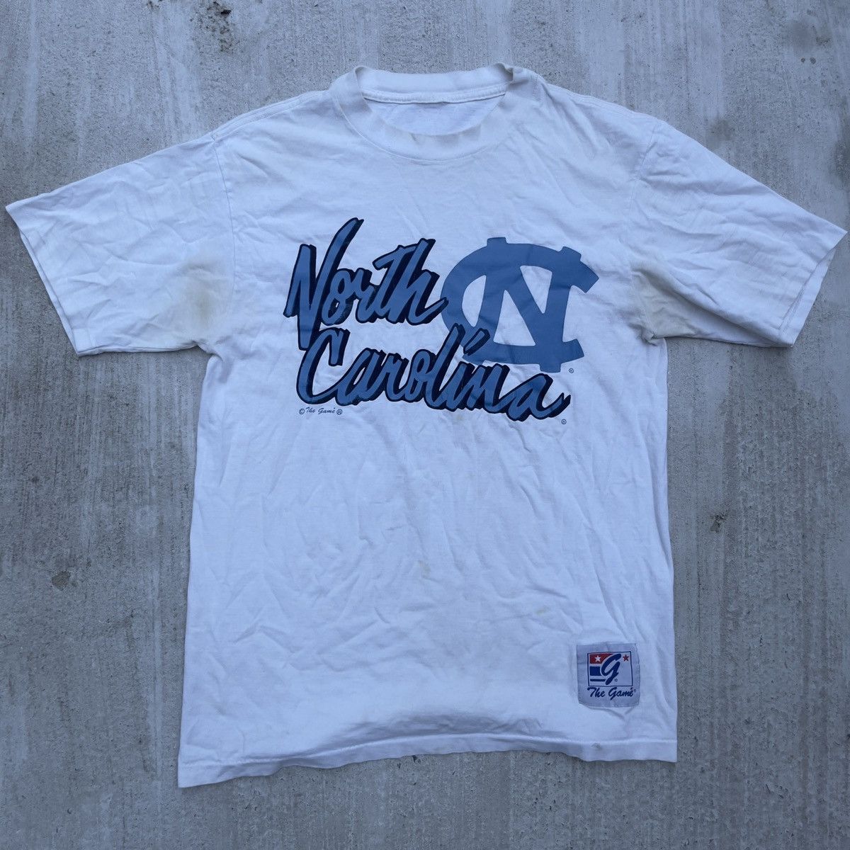 Vintage Vintage 90s Thrashed UNC TARHEELS THE GAME Single Stitch T Size US XL / EU 56 / 4 - 1 Thumbnail