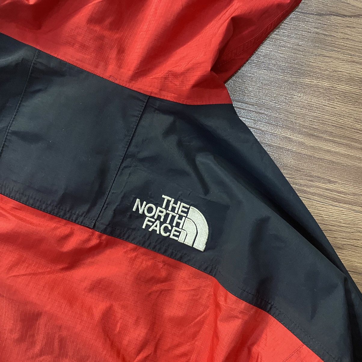The North Face Vintage 90’s The North Face Gore-Tex Mountain Light Jacket Size US L / EU 52-54 / 3 - 8 Thumbnail