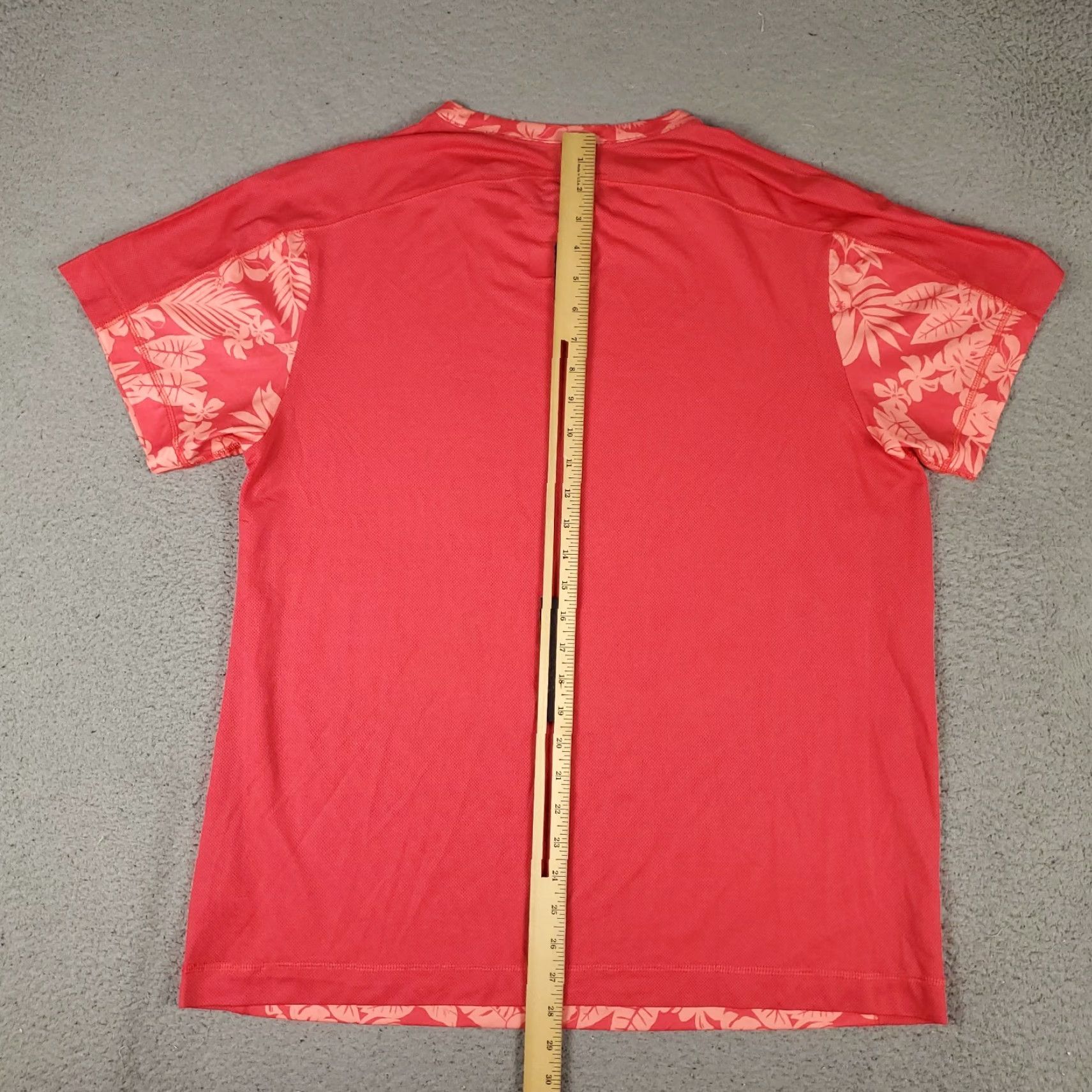 Tommy Bahama Tommy Bahama T-Shirt Mens Large Pink Polyester Short Sleeve Logo Adult Size US L / EU 52-54 / 3 - 4 Thumbnail