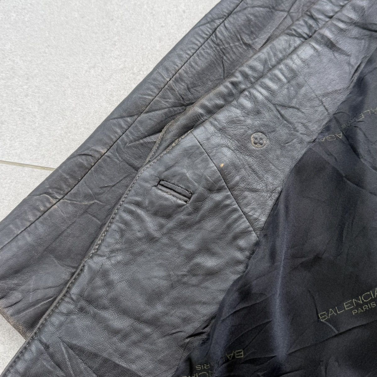 Balenciaga Balenciaga Leather Distressed Coat Black Oversized Jacket Size US L / EU 52-54 / 3 - 16 Thumbnail